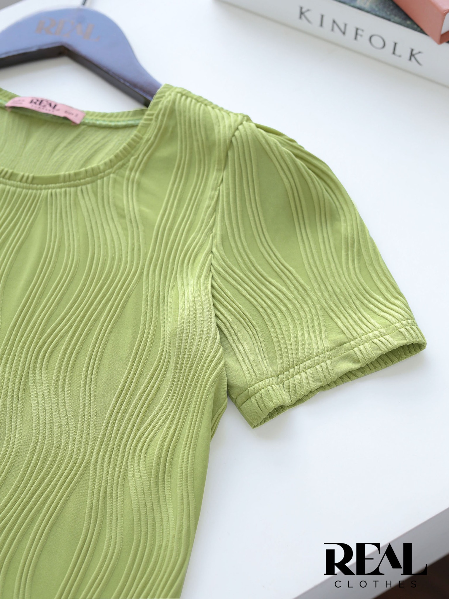 Áo Sophia bơ FINAL SALE - size XS