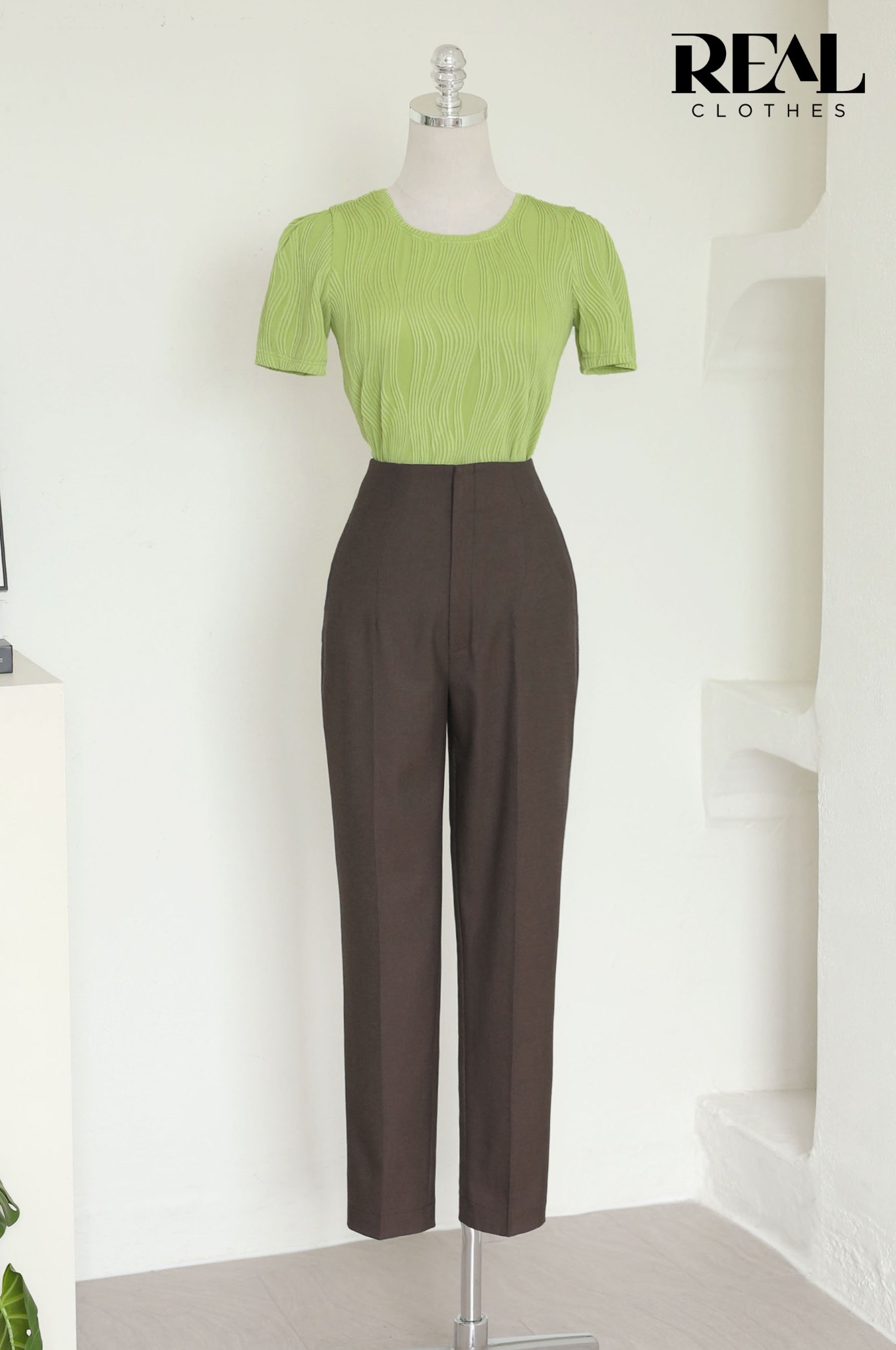 Áo Sophia bơ FINAL SALE - size XS