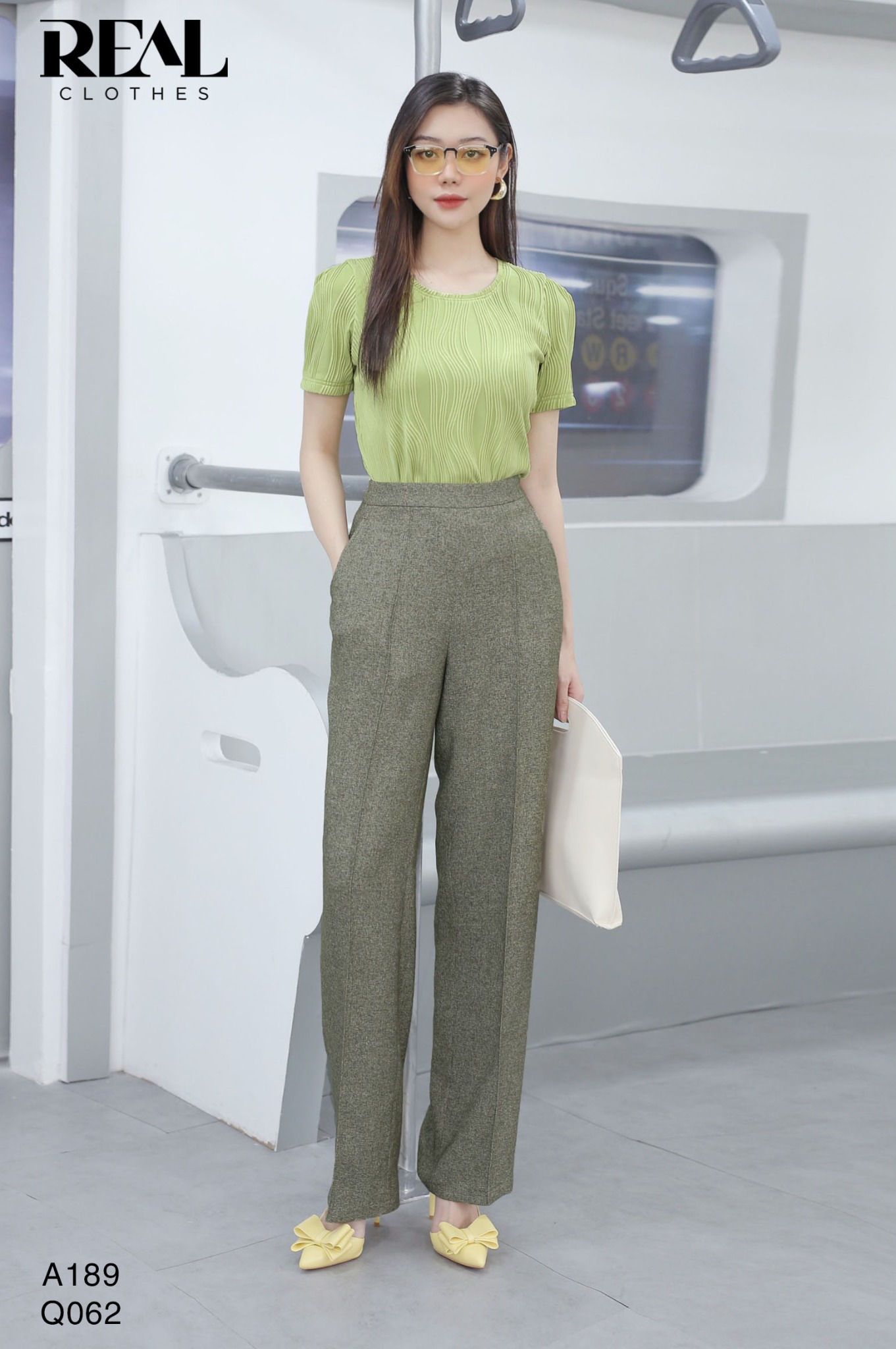 Áo Sophia bơ FINAL SALE - size XS