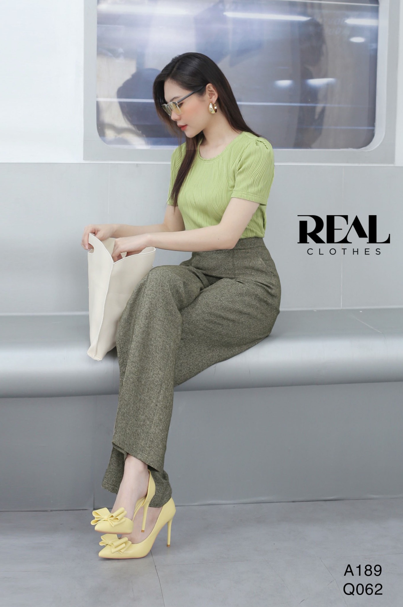 Áo Sophia bơ FINAL SALE - size XS