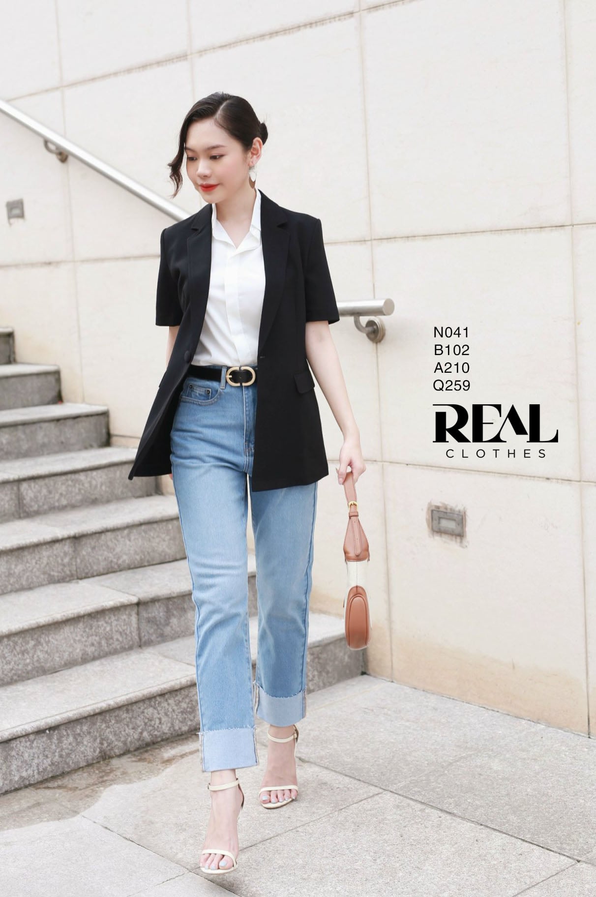 Sơ mi trắng không tay