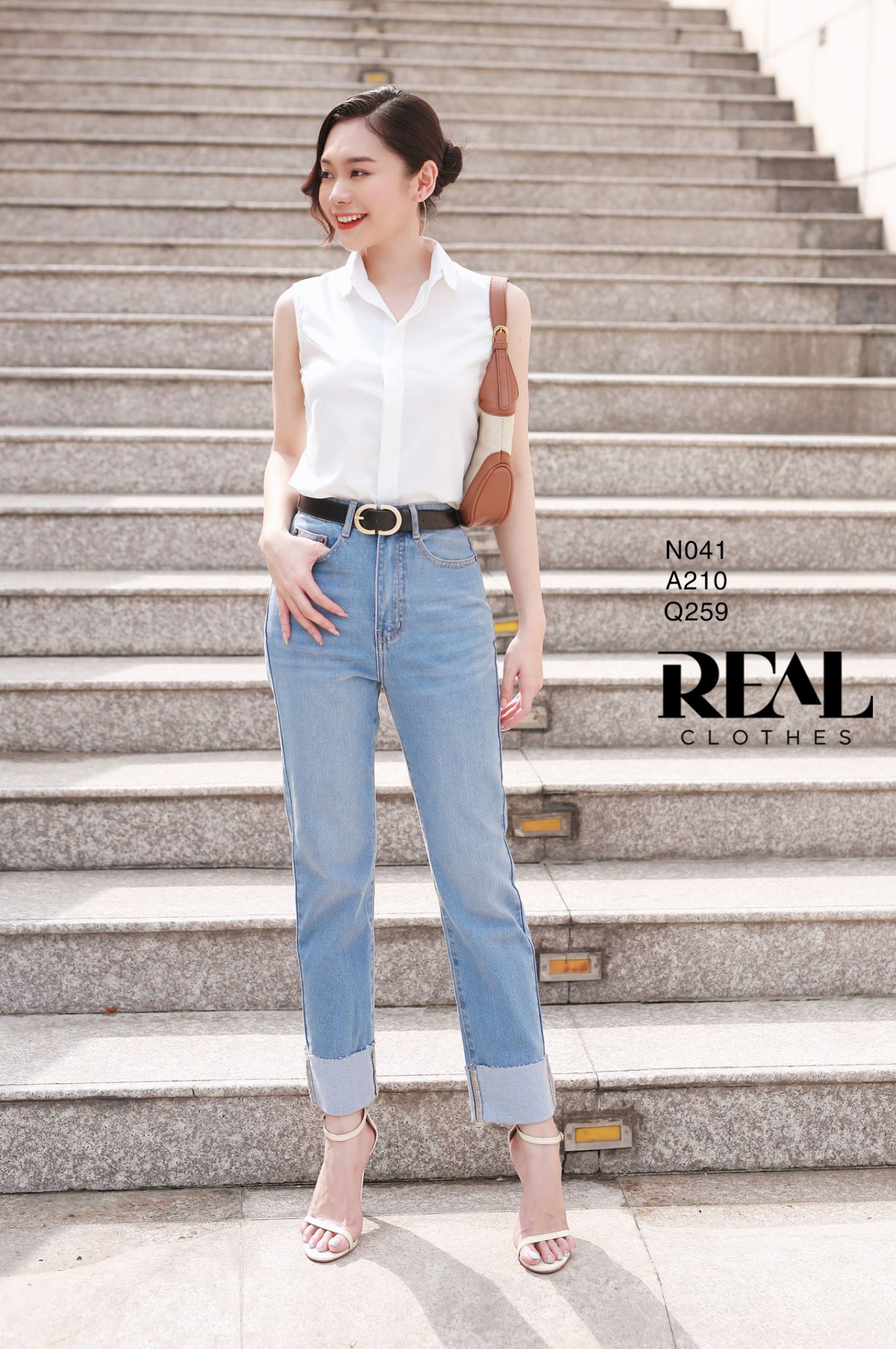 Sơ mi trắng không tay