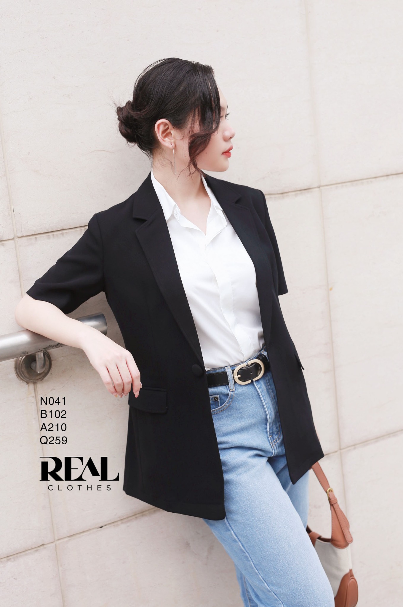 Sơ mi trắng không tay