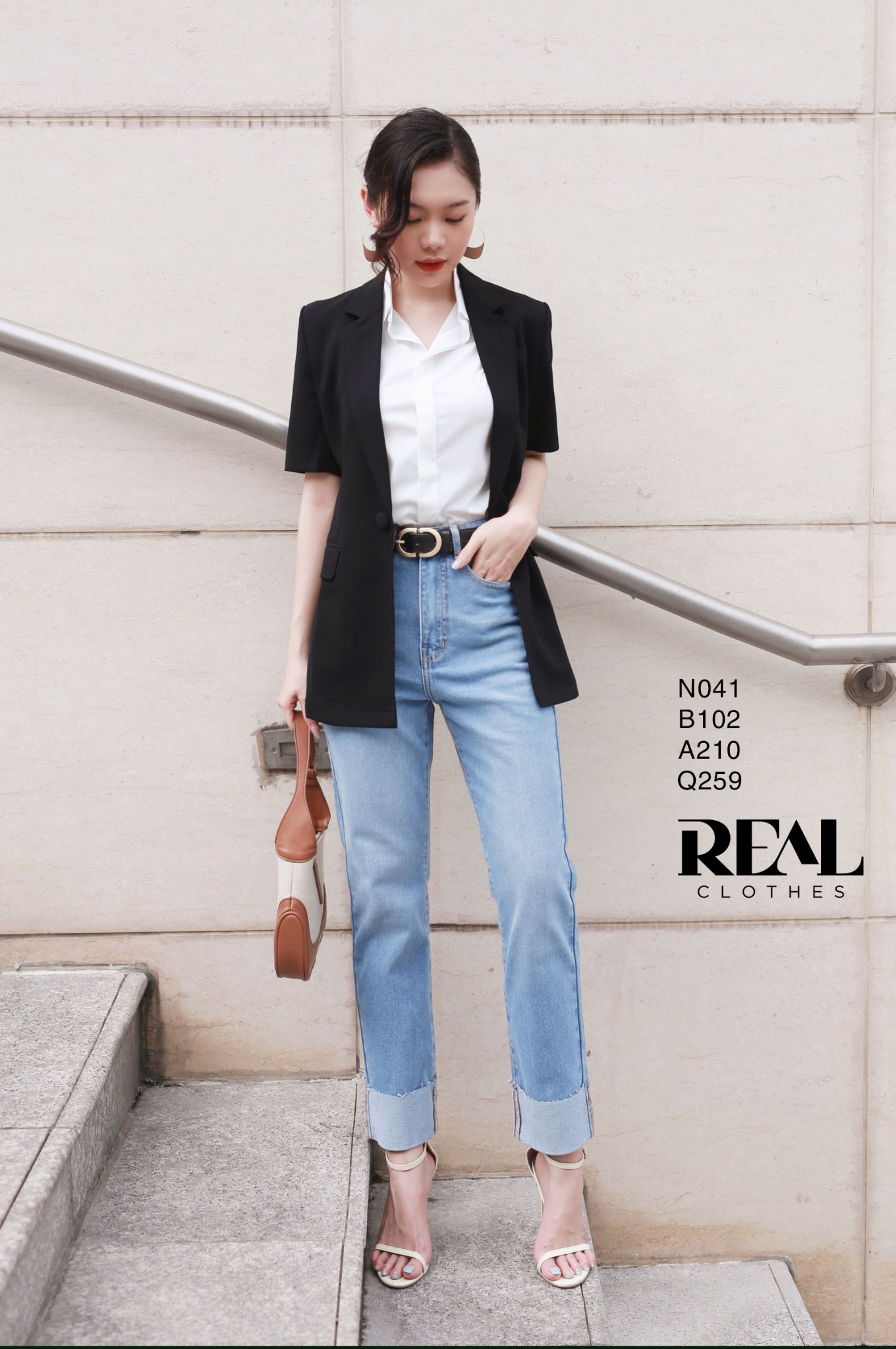 Sơ mi trắng không tay