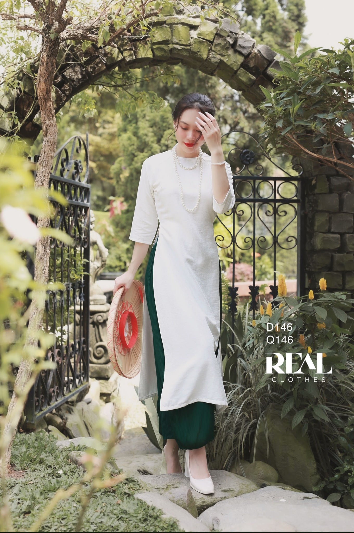 Áo dài cách tân moon