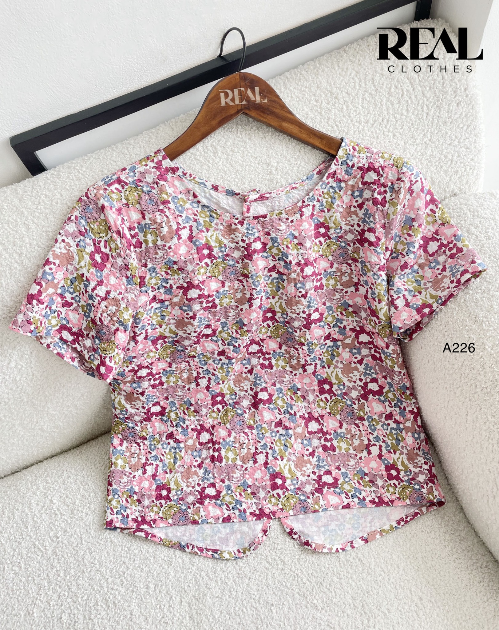 Áo croptop hoa hồng SALE - size XS