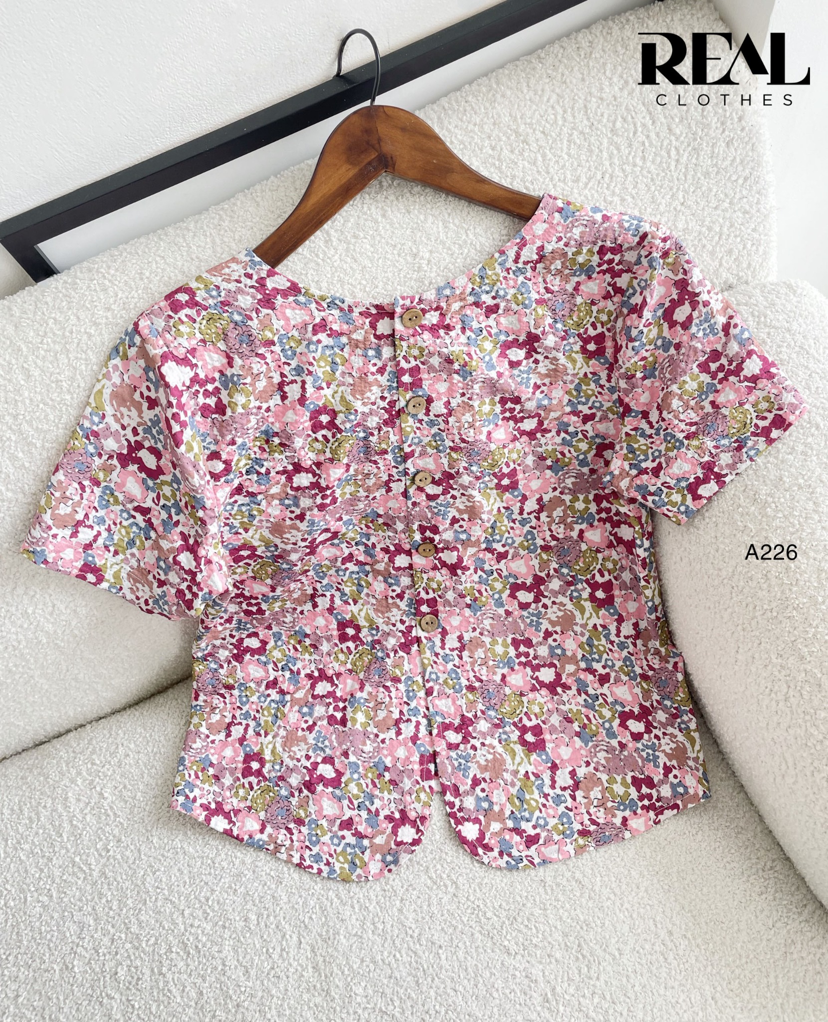 Áo croptop hoa hồng SALE - size XS