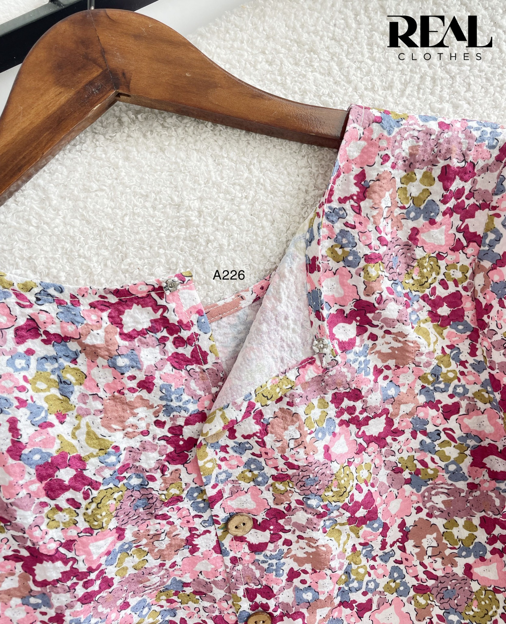 Áo croptop hoa hồng SALE - size XS