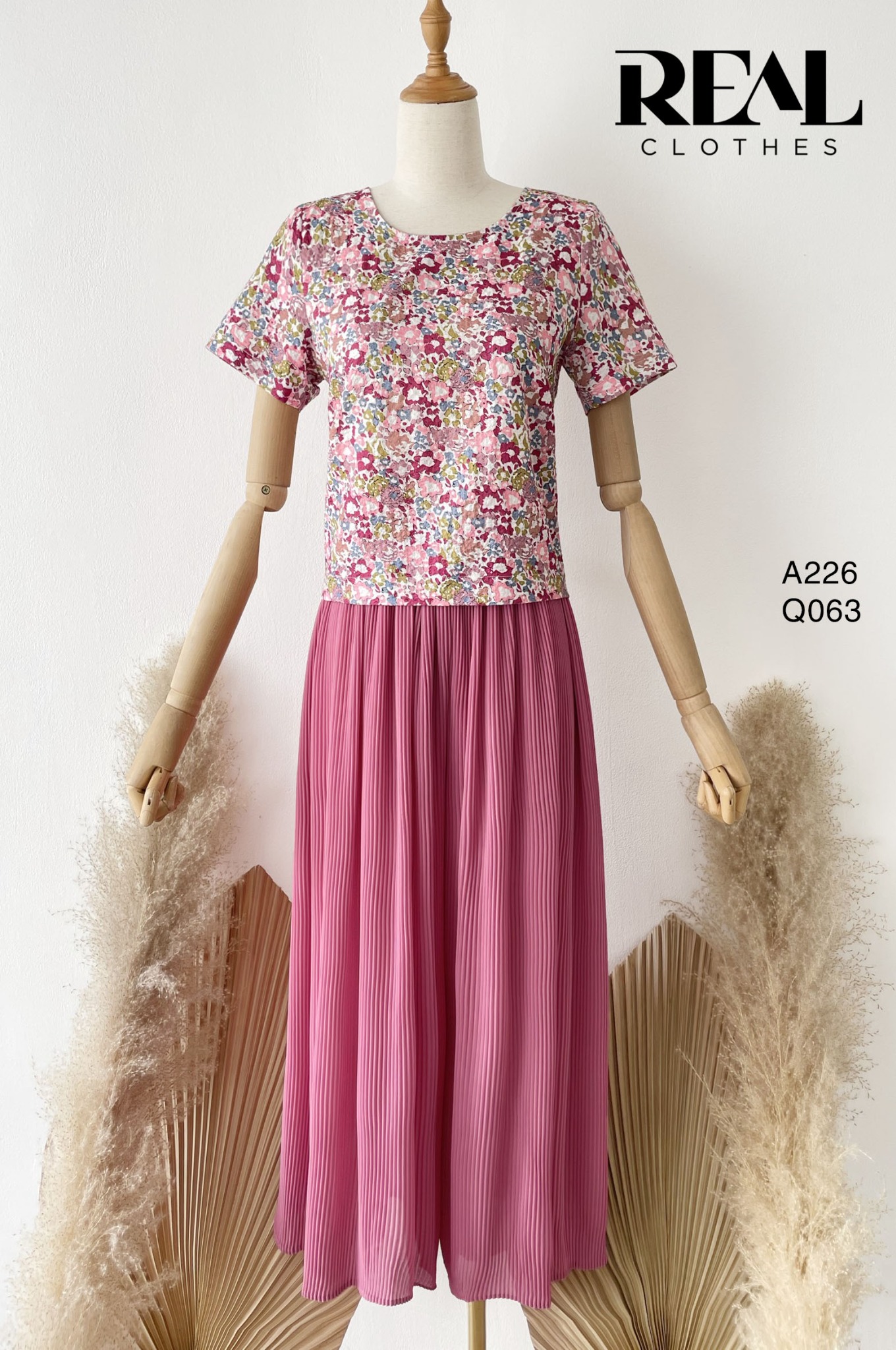 Áo croptop hoa hồng SALE - size XS