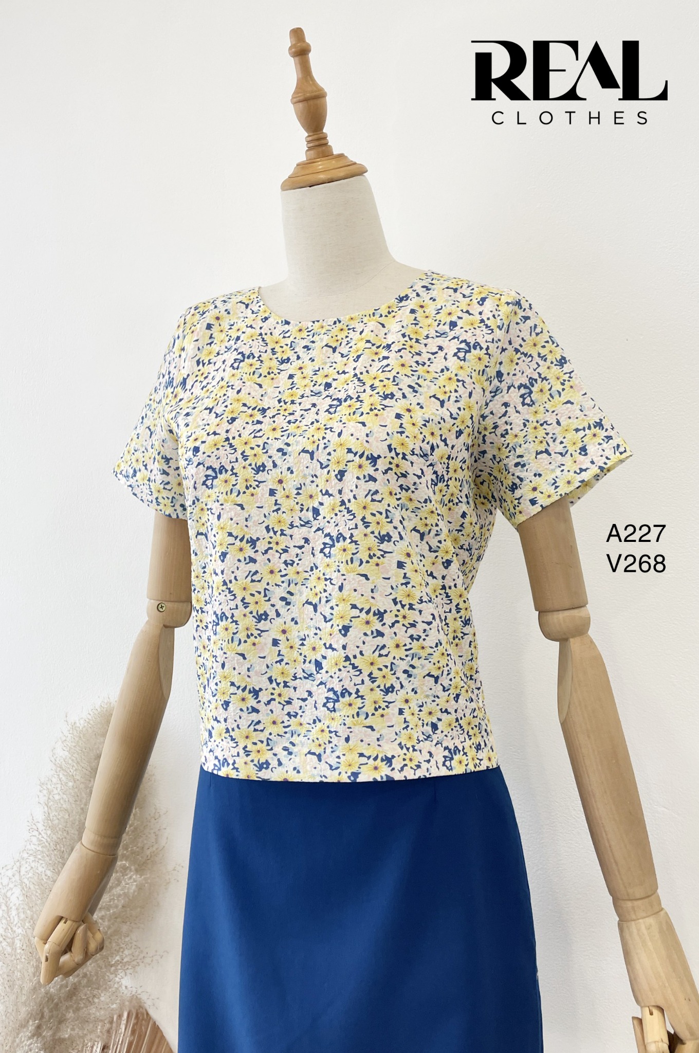 Áo croptop hoa vàng SALE