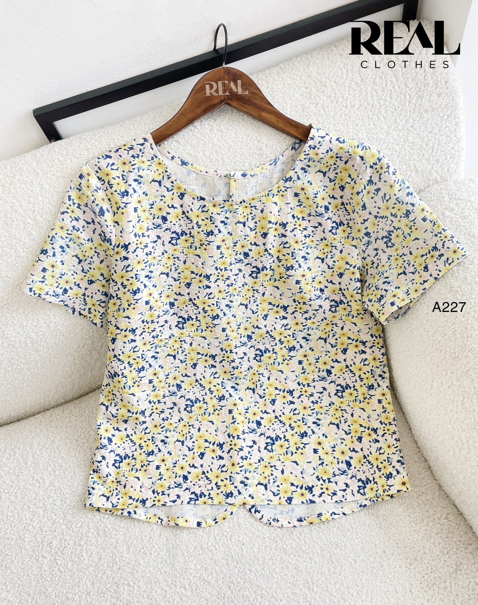 Áo croptop hoa vàng SALE