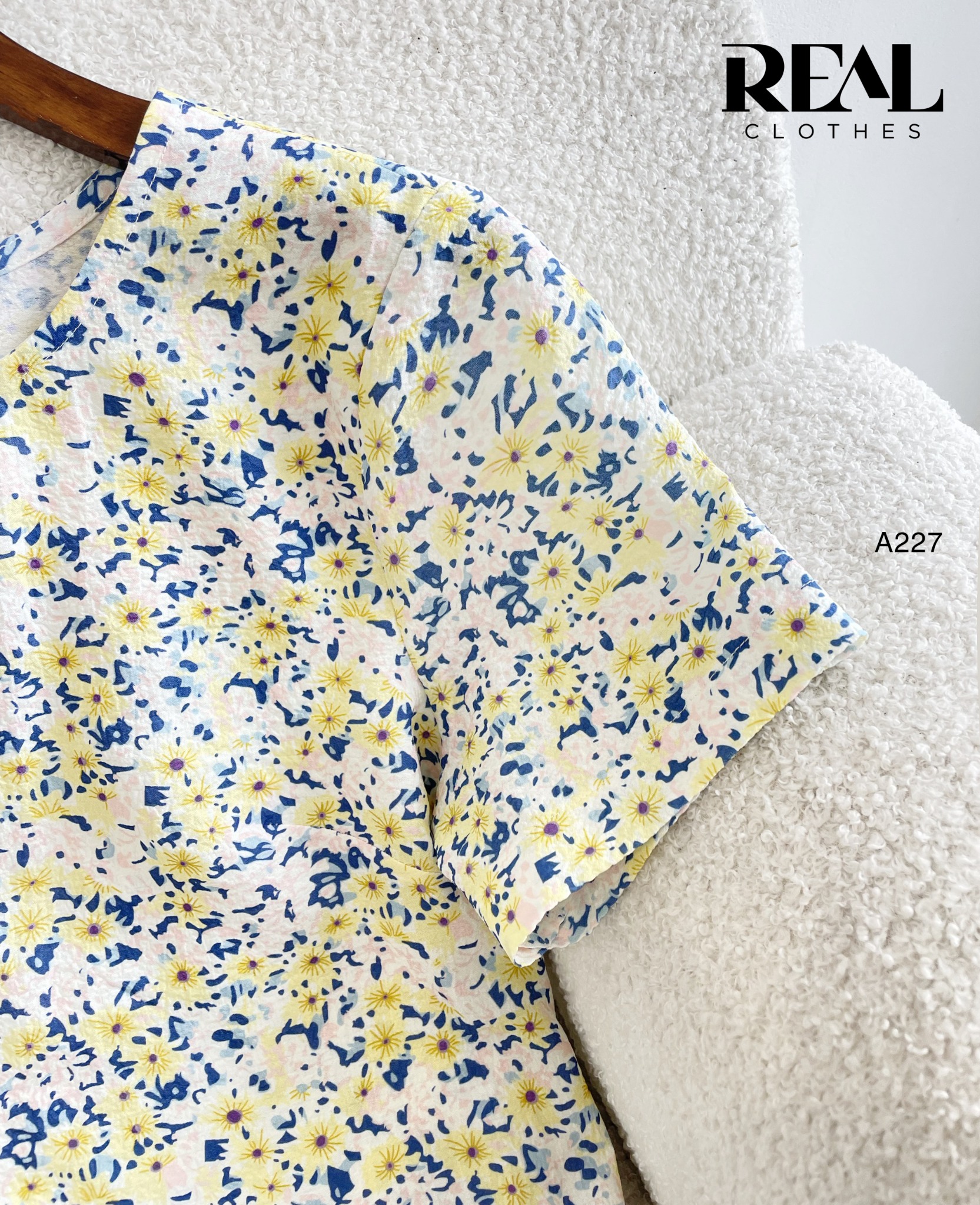 Áo croptop hoa vàng SALE