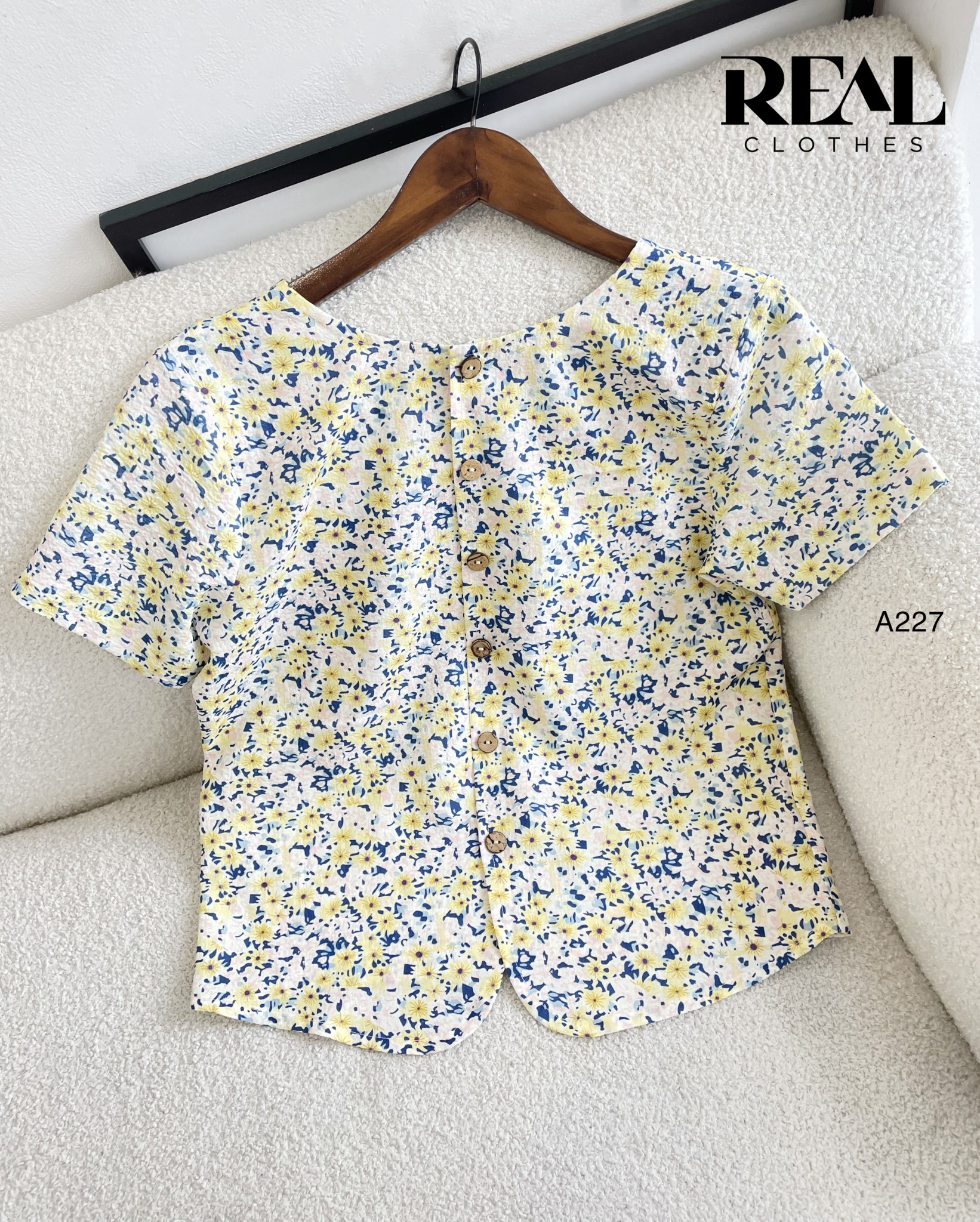 Áo croptop hoa vàng SALE