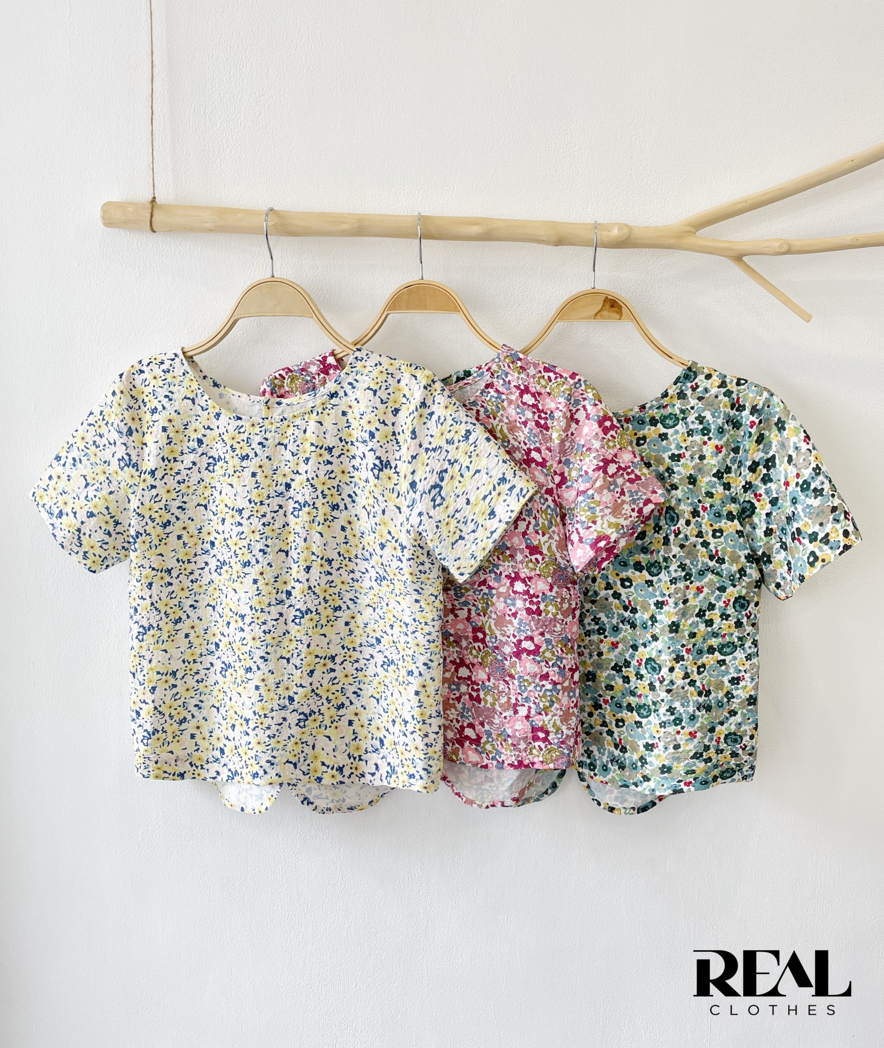 Áo croptop hoa hồng SALE - size XS