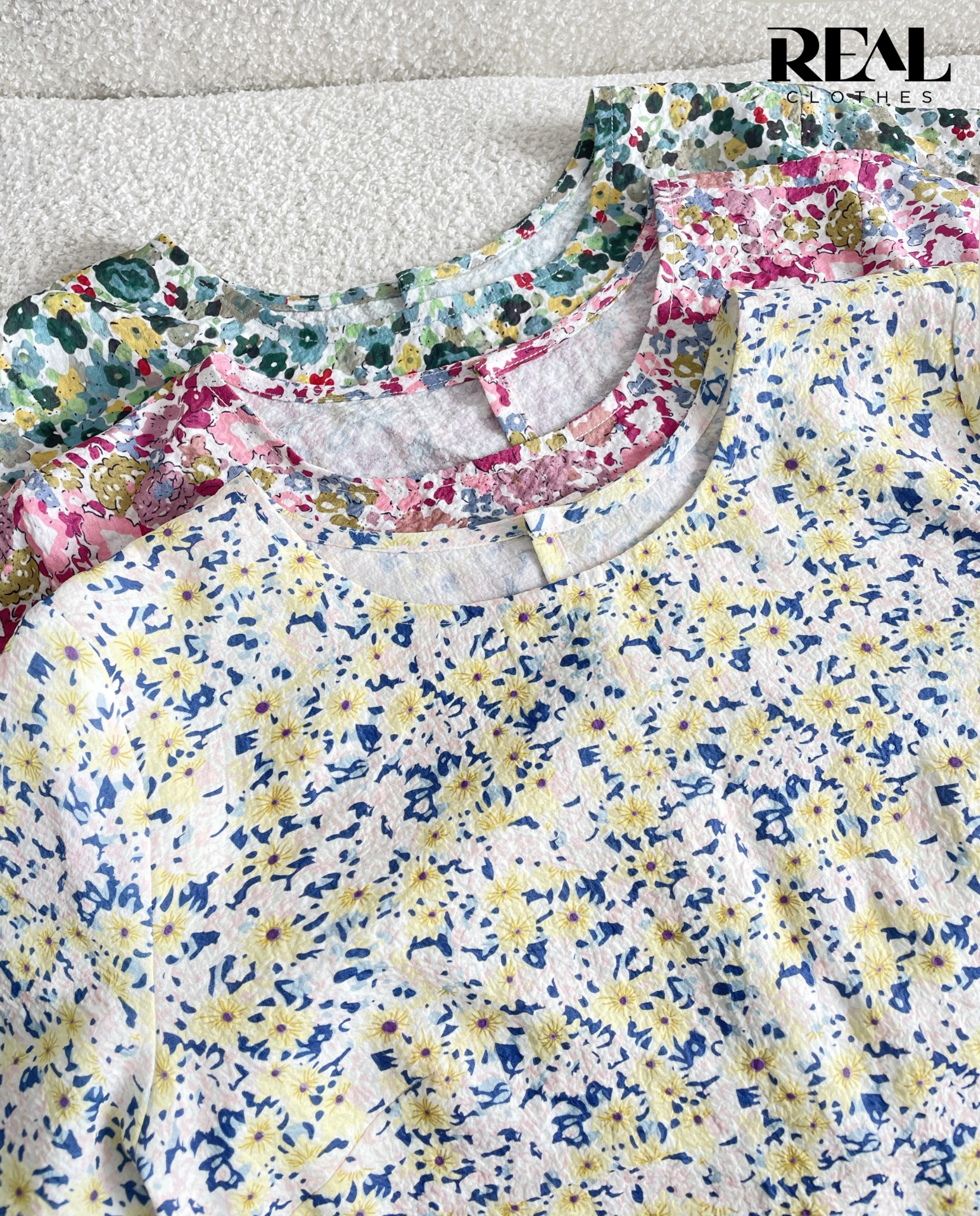 Áo croptop hoa hồng SALE - size XS