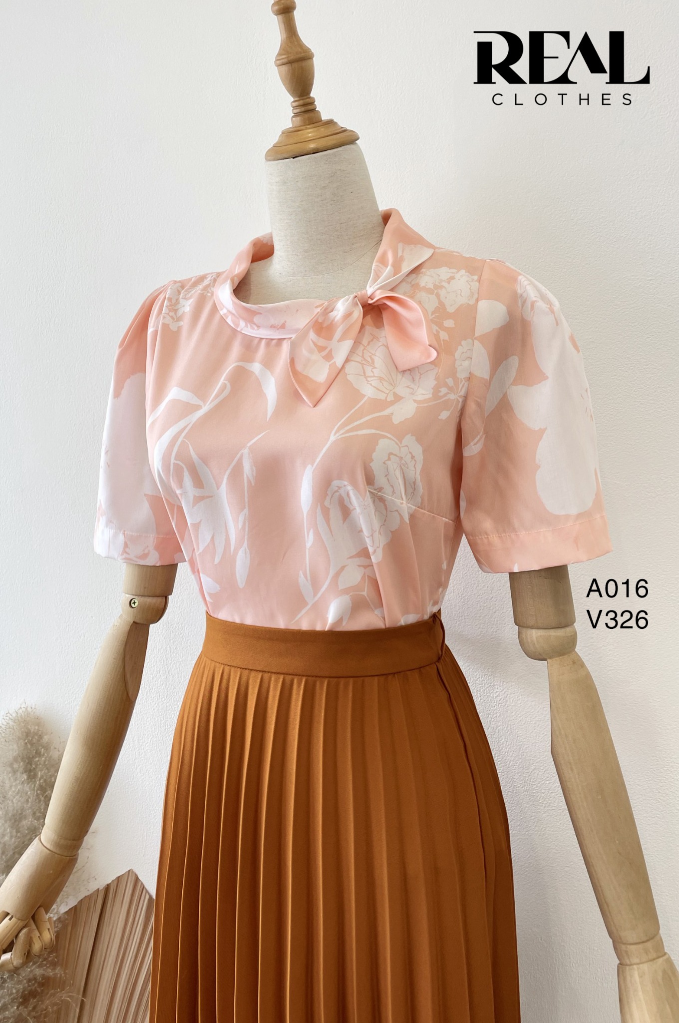 Áo Natalie hoa cam FINAL SALE - size XS