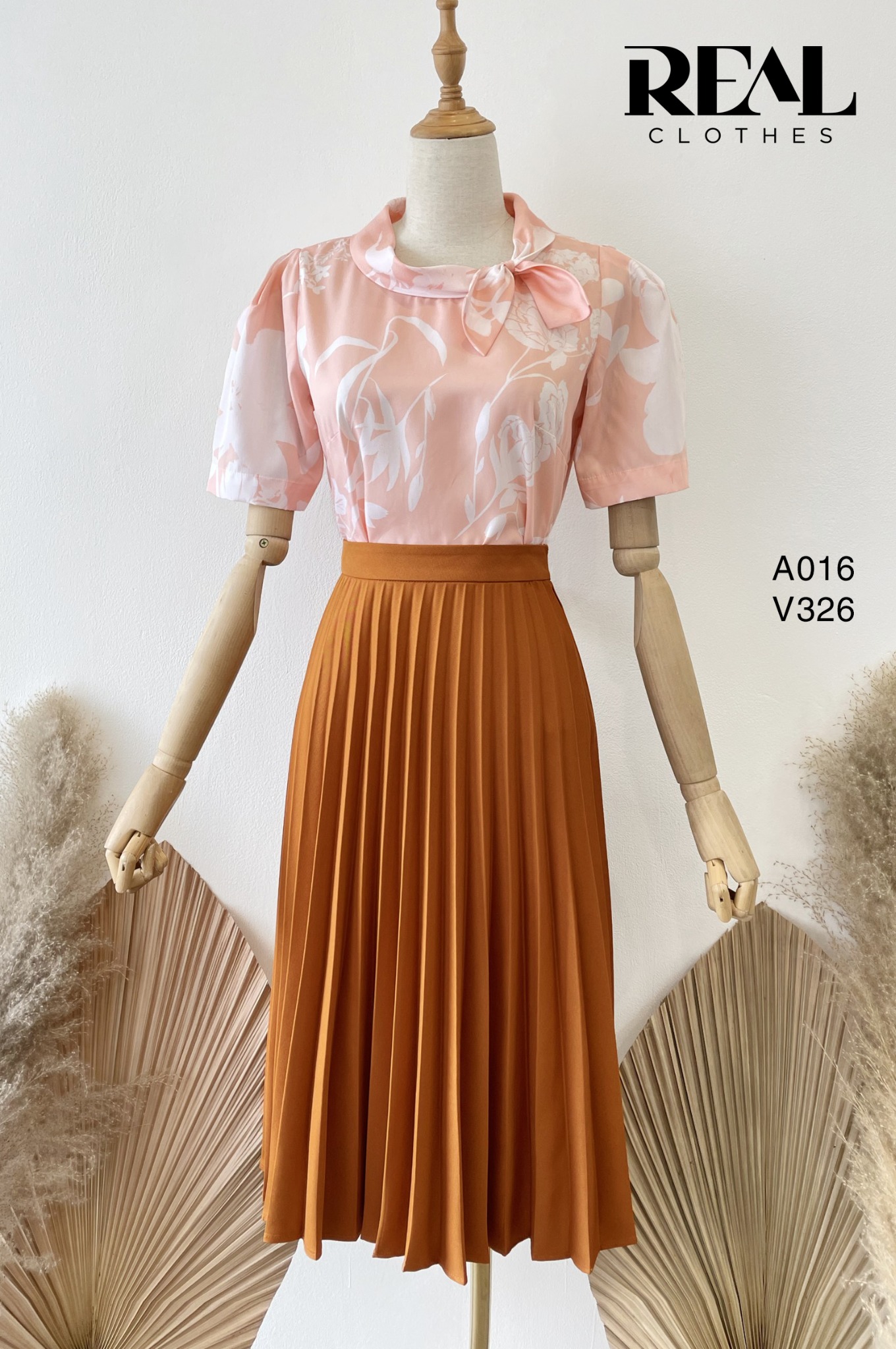 Áo Natalie hoa cam FINAL SALE - size XS