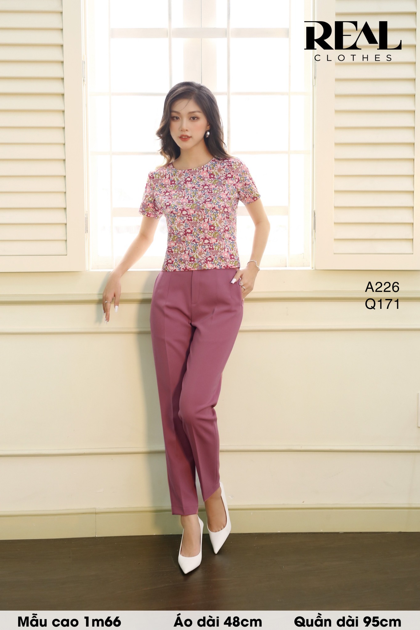 Áo croptop hoa hồng SALE - size XS