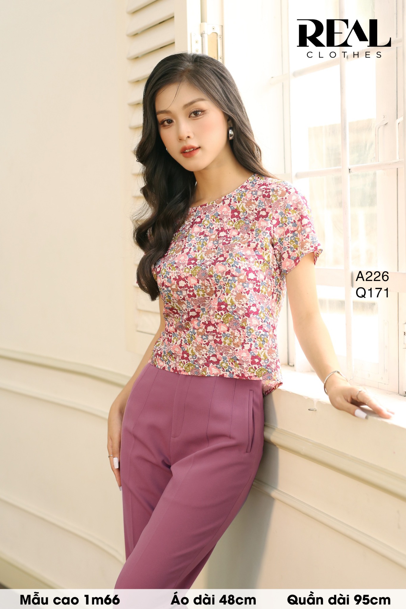 Áo croptop hoa hồng SALE - size XS