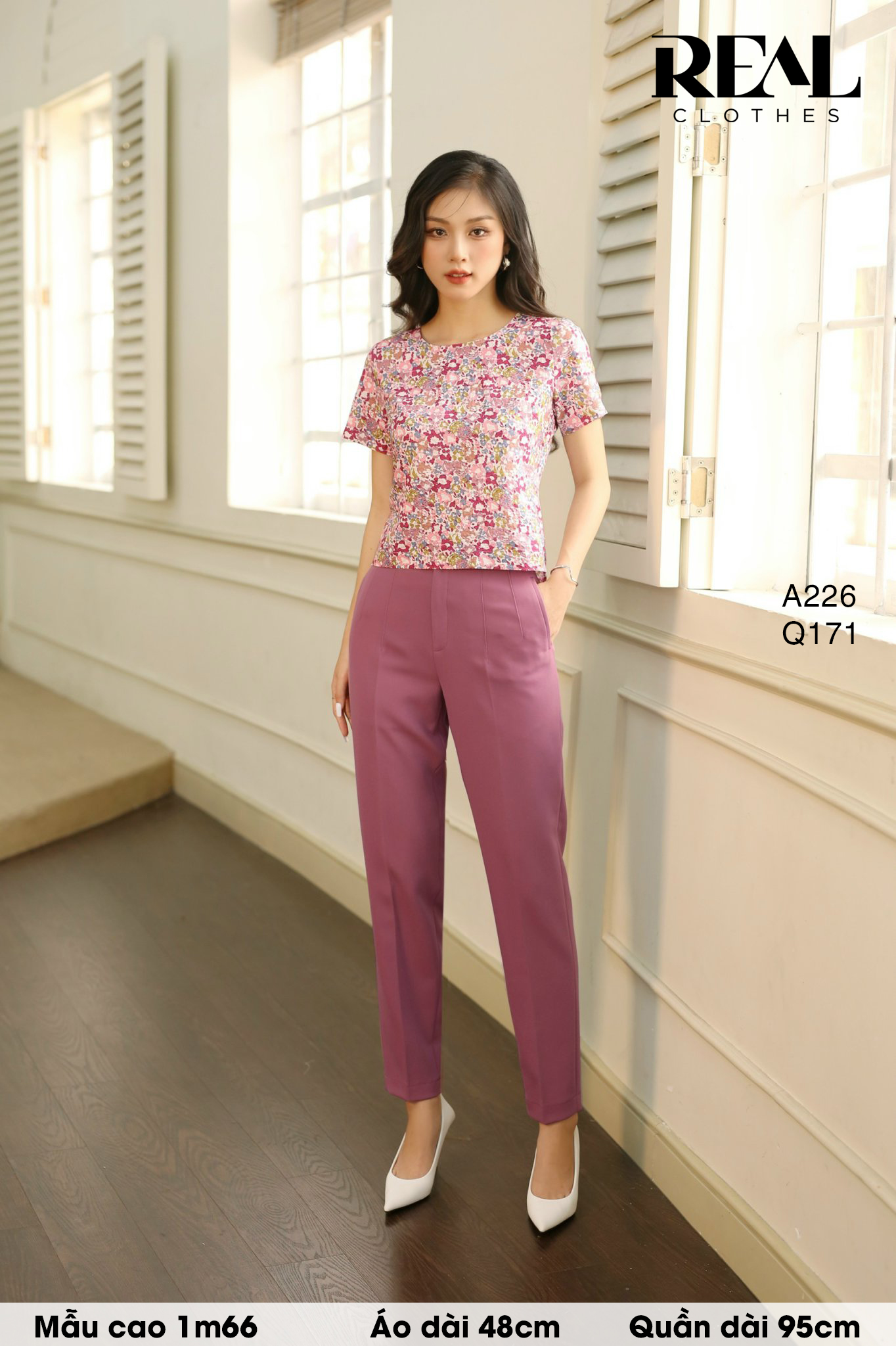 Áo croptop hoa hồng SALE - size XS