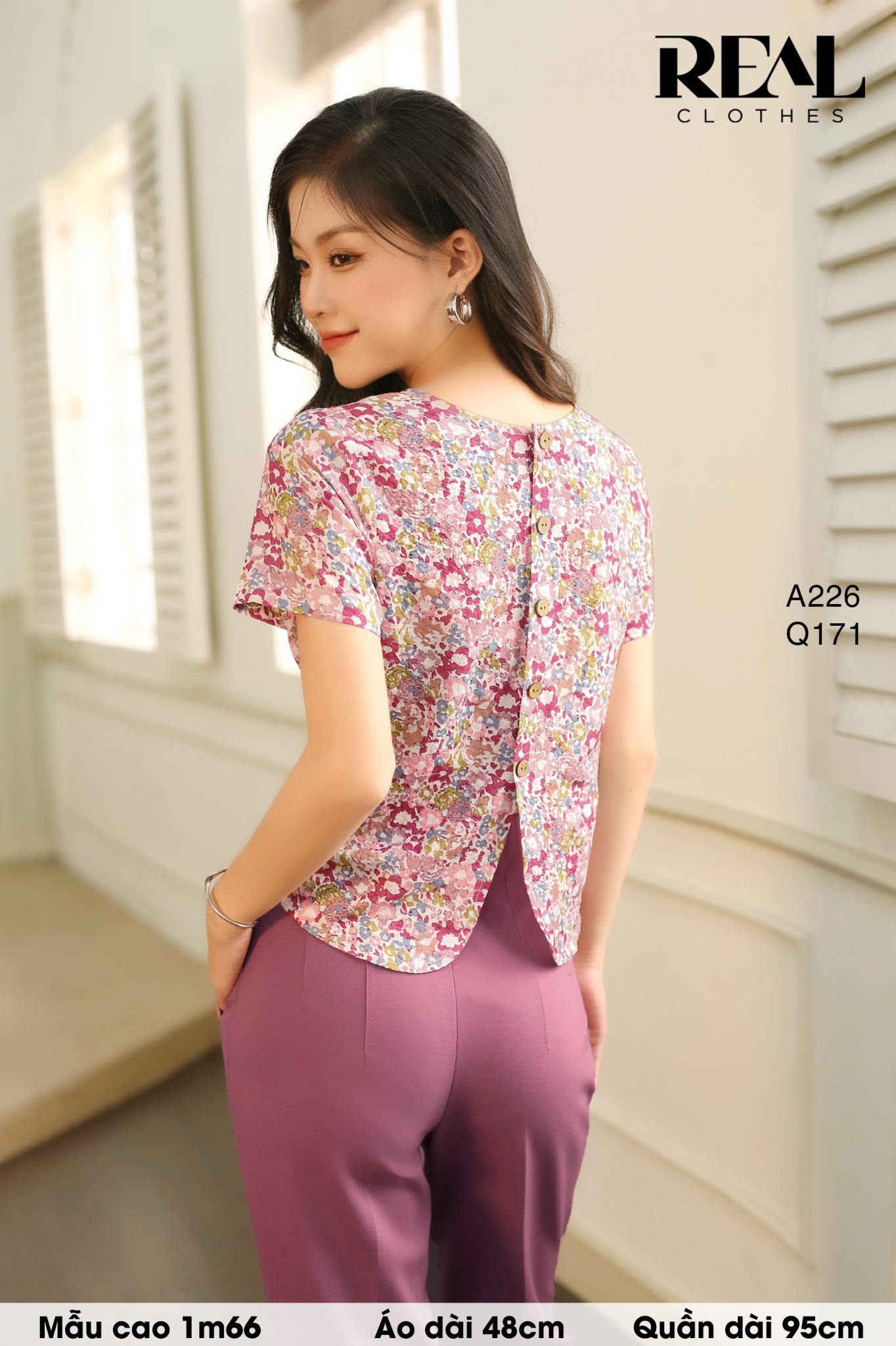 Áo croptop hoa hồng SALE - size XS