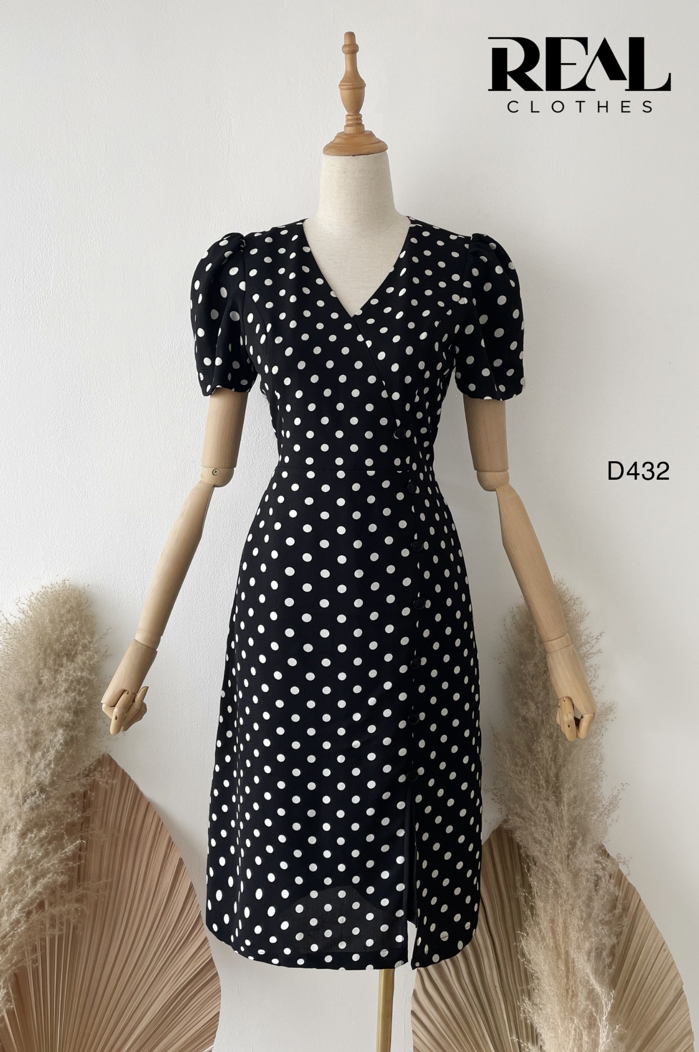 Đầm chéo chấm bi đen SALE