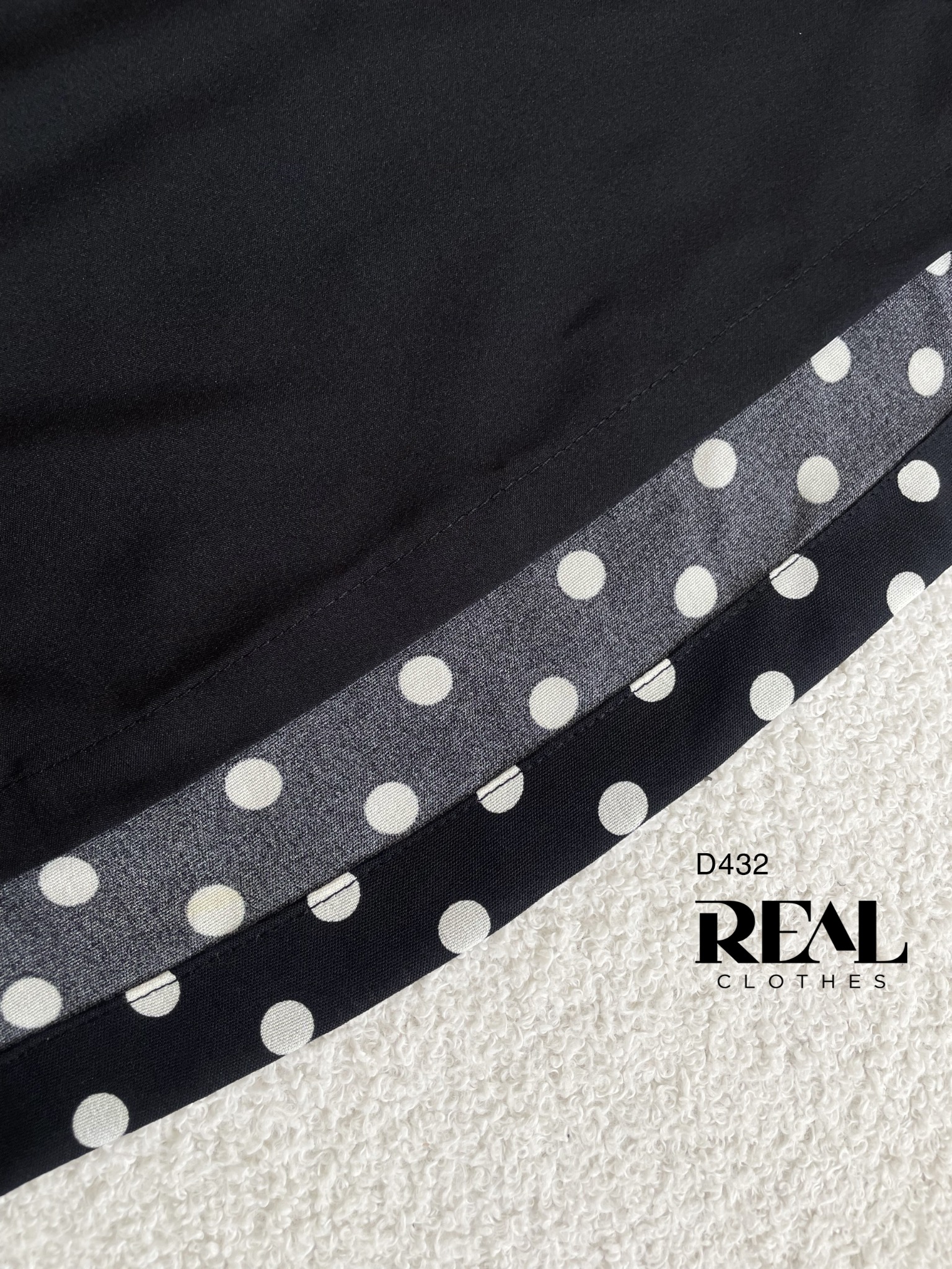 Đầm chéo chấm bi đen SALE