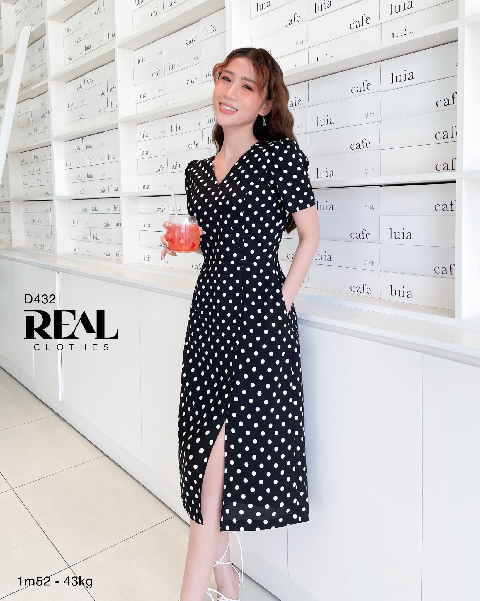 Đầm chéo chấm bi đen SALE