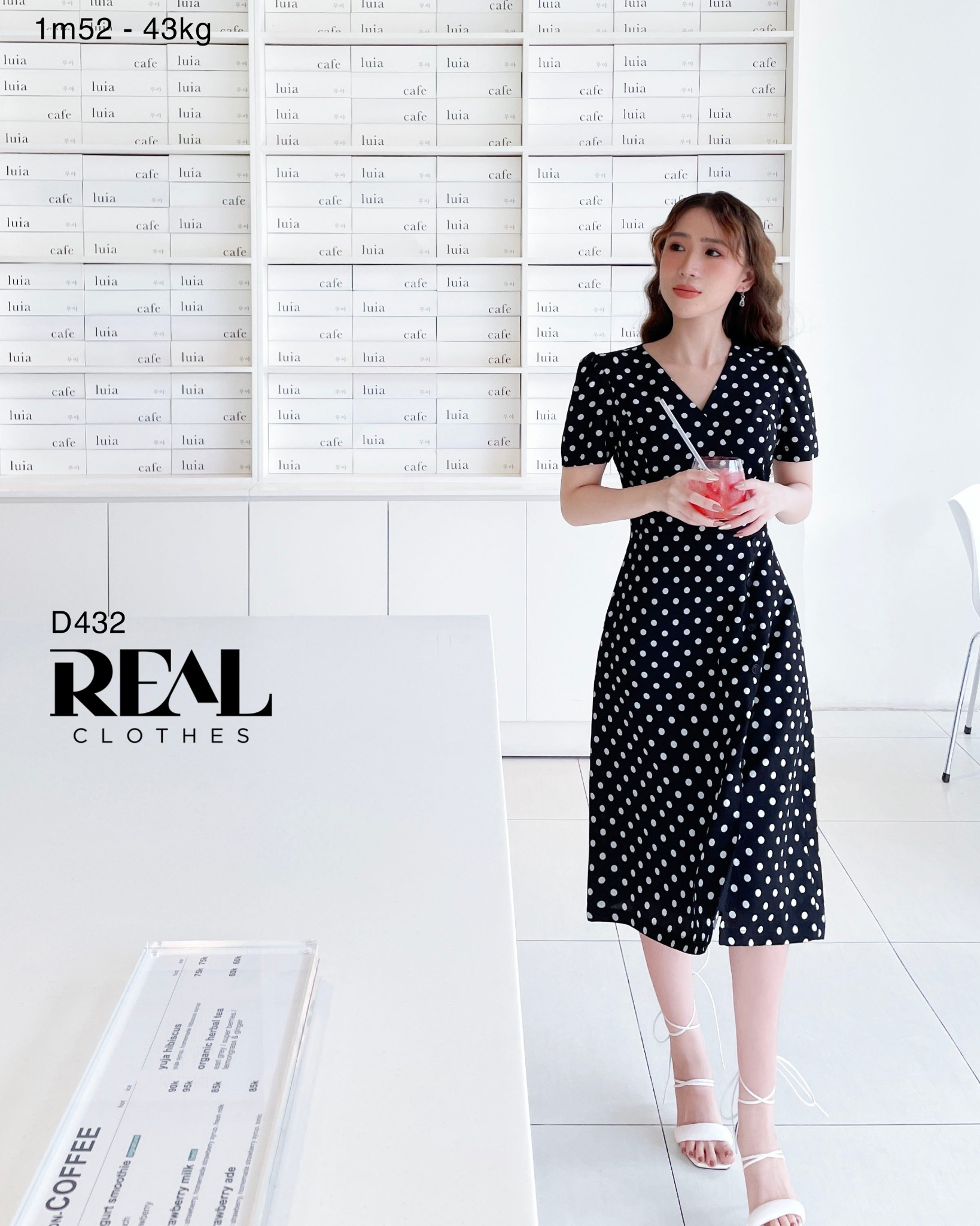 Đầm chéo chấm bi đen SALE