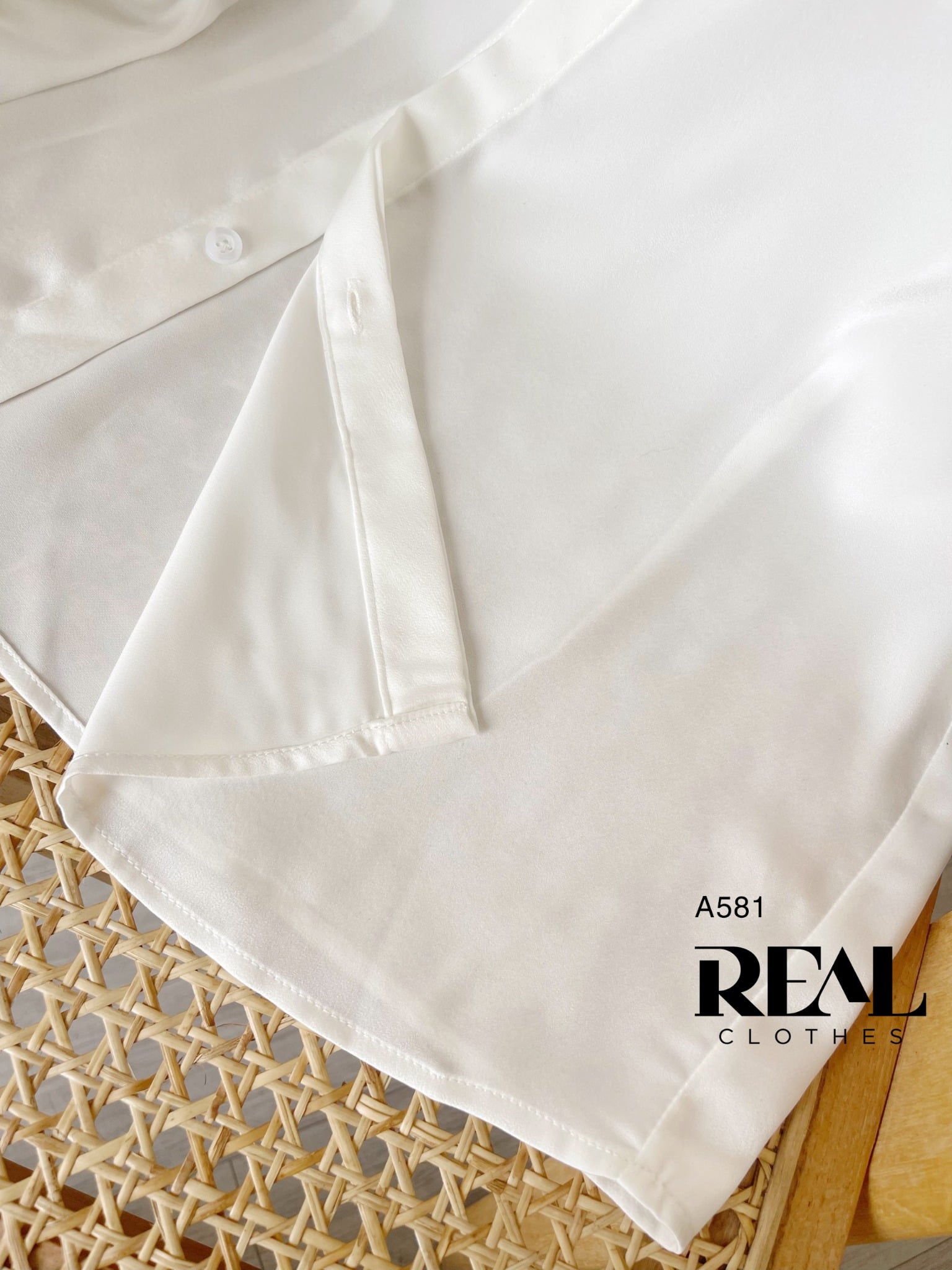 Áo cổ xếp trắng FINAL SALE