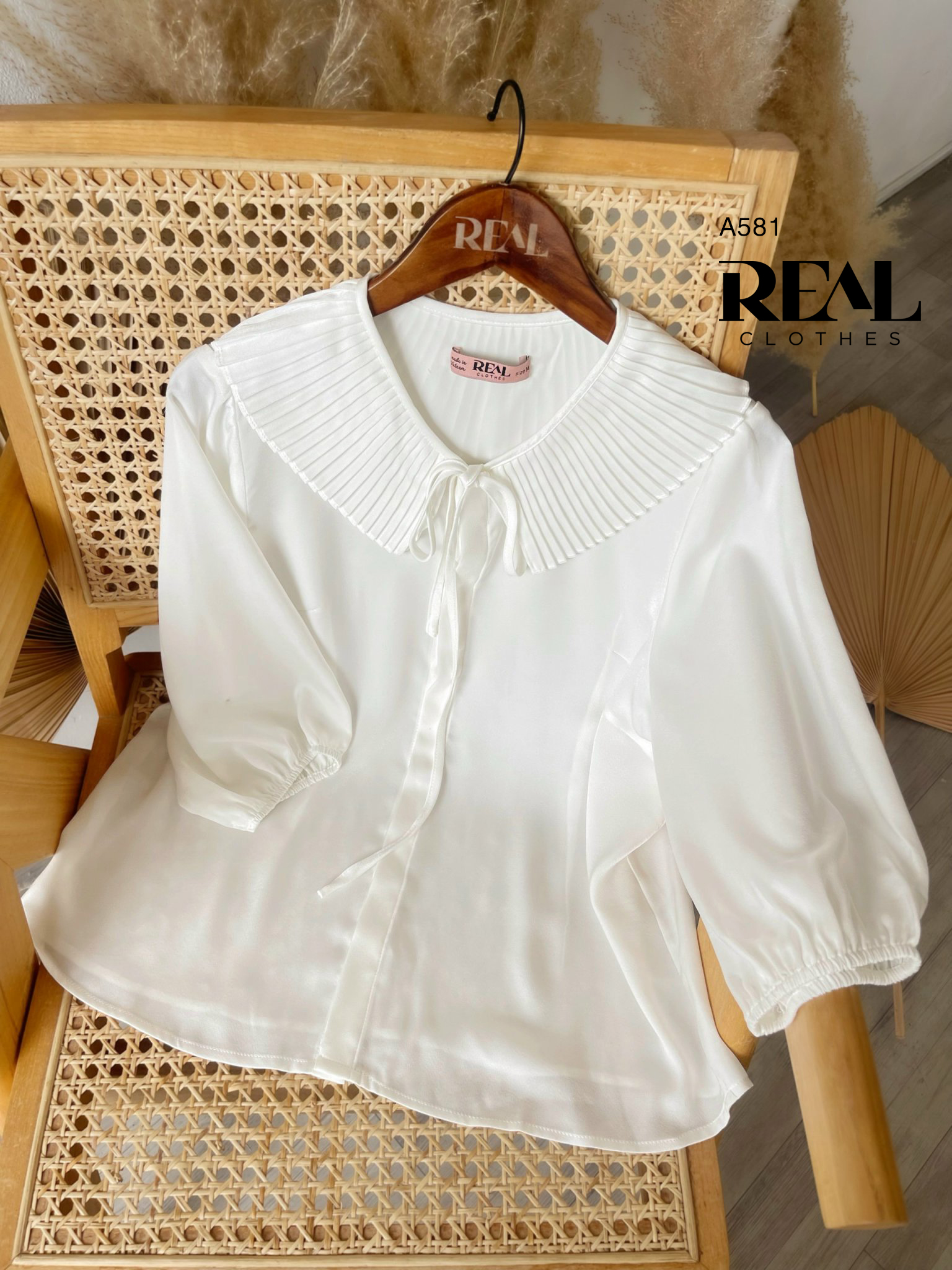 Áo cổ xếp trắng FINAL SALE