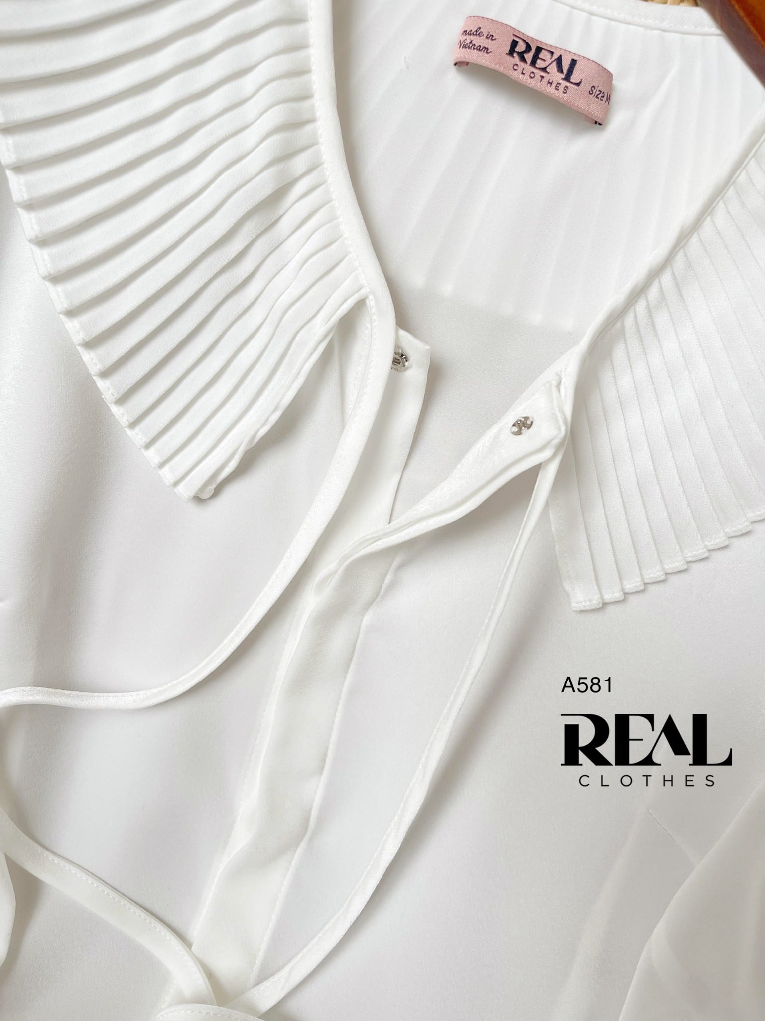 Áo cổ xếp trắng FINAL SALE