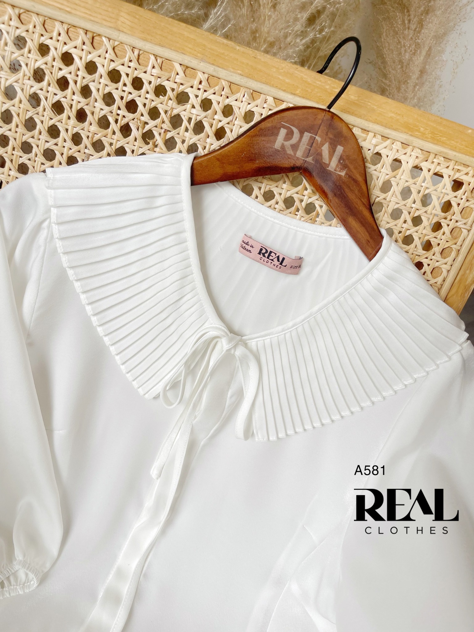 Áo cổ xếp trắng FINAL SALE