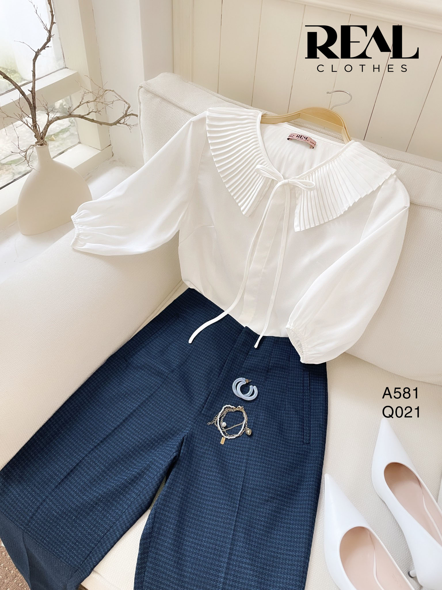 Áo cổ xếp trắng FINAL SALE