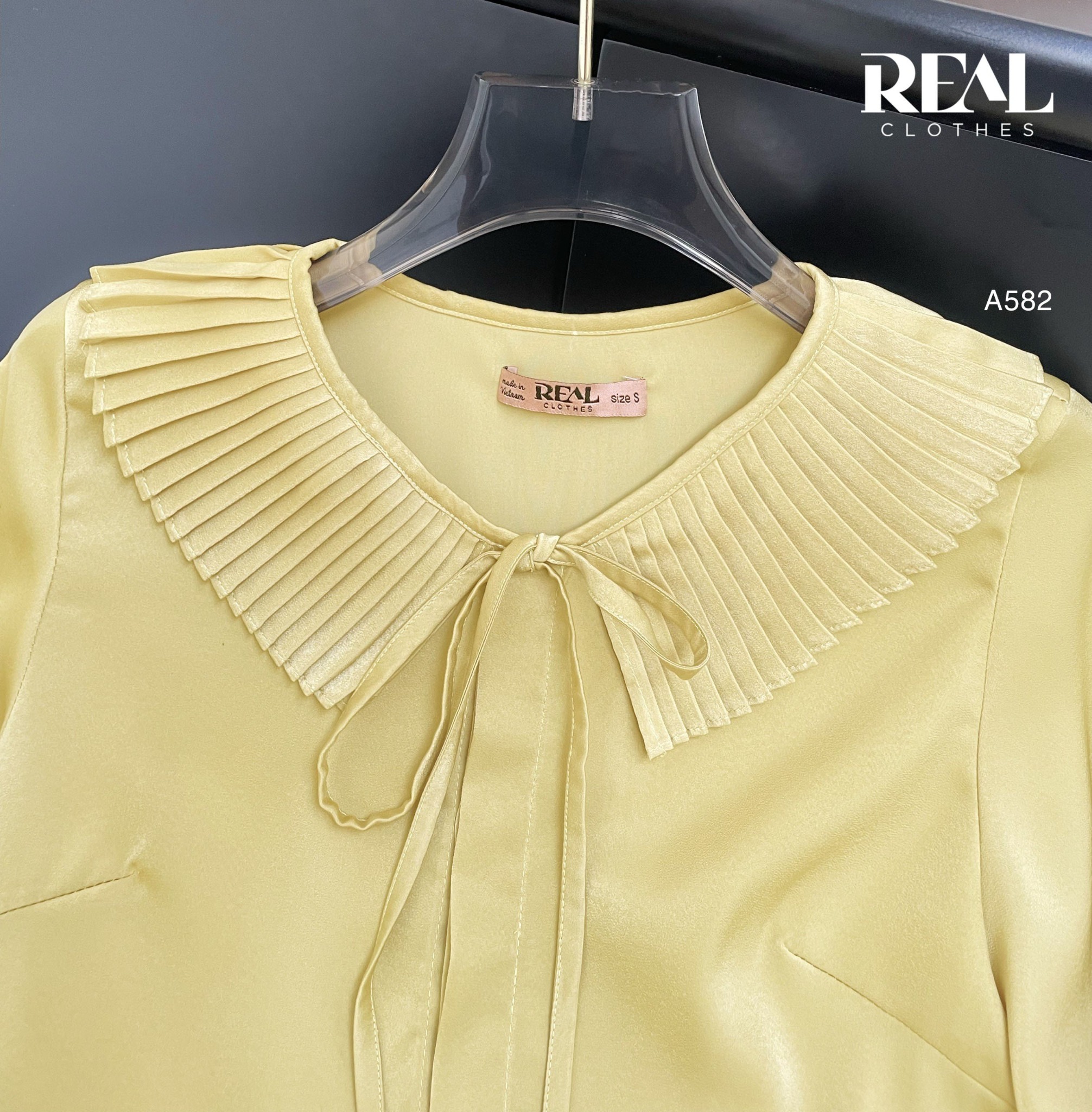 Áo cổ xếp vàng FINAL SALE - size XS