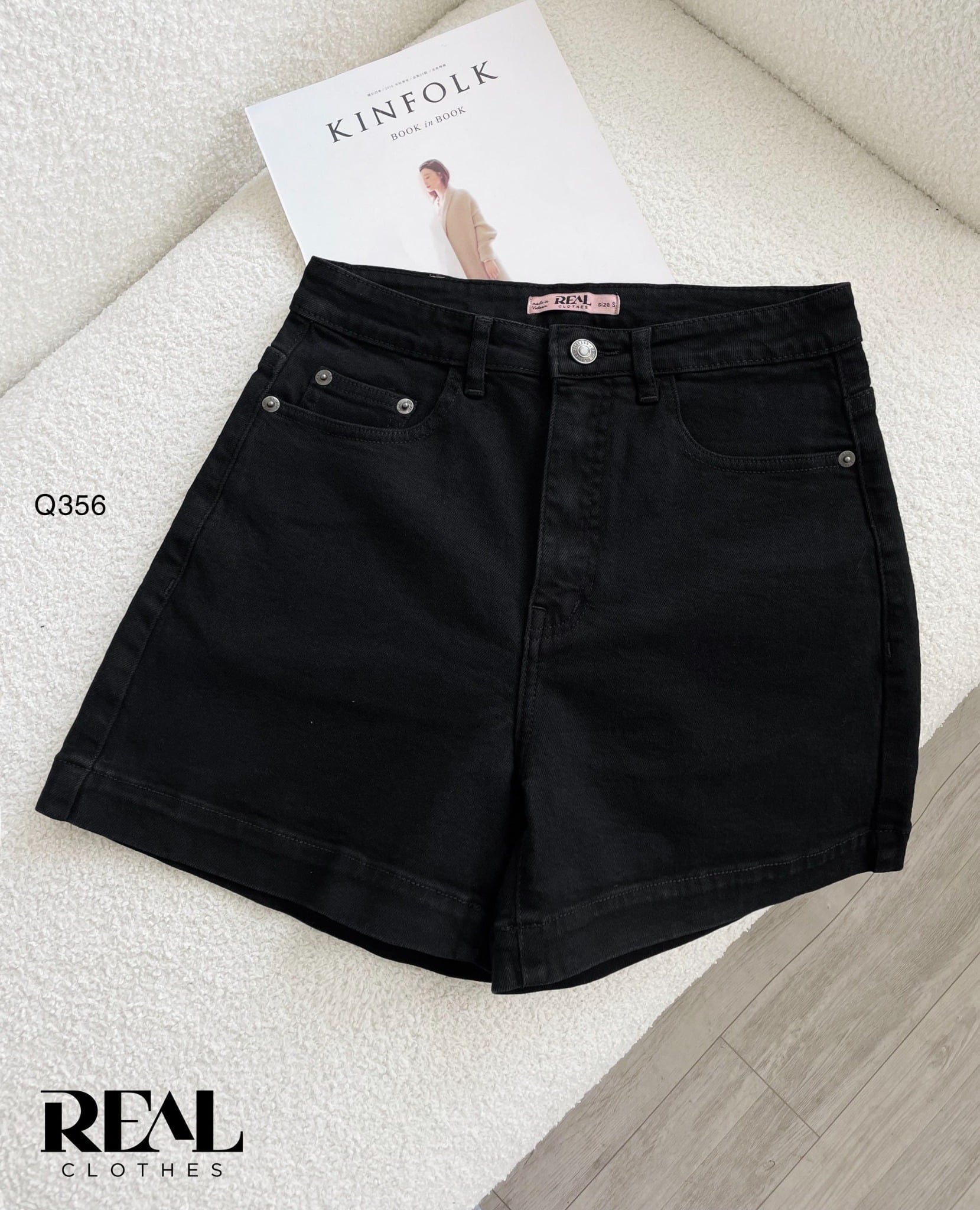 Quần short Jeans đen FINAL SALE - size XS