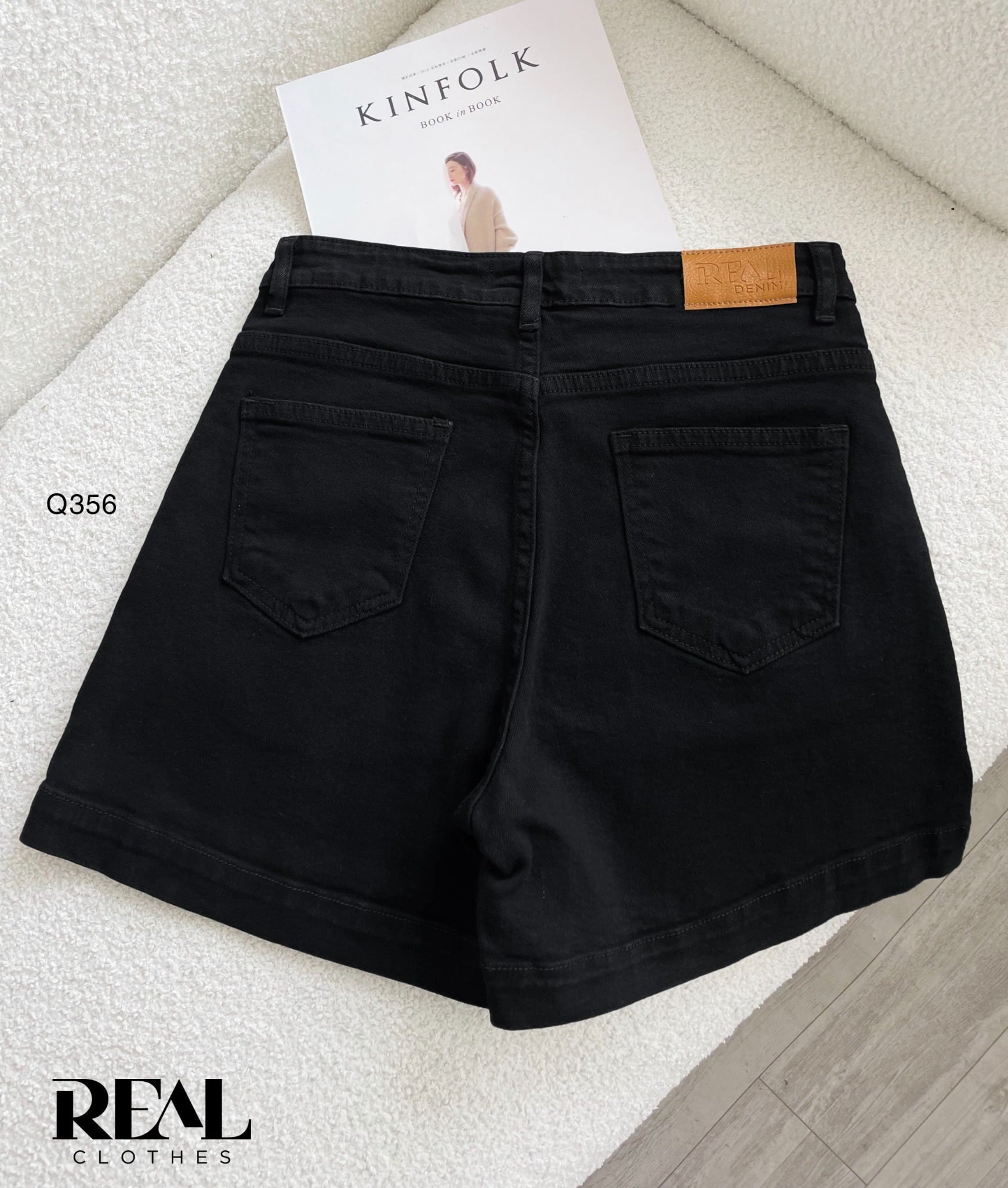 Quần short Jeans đen FINAL SALE - size XS