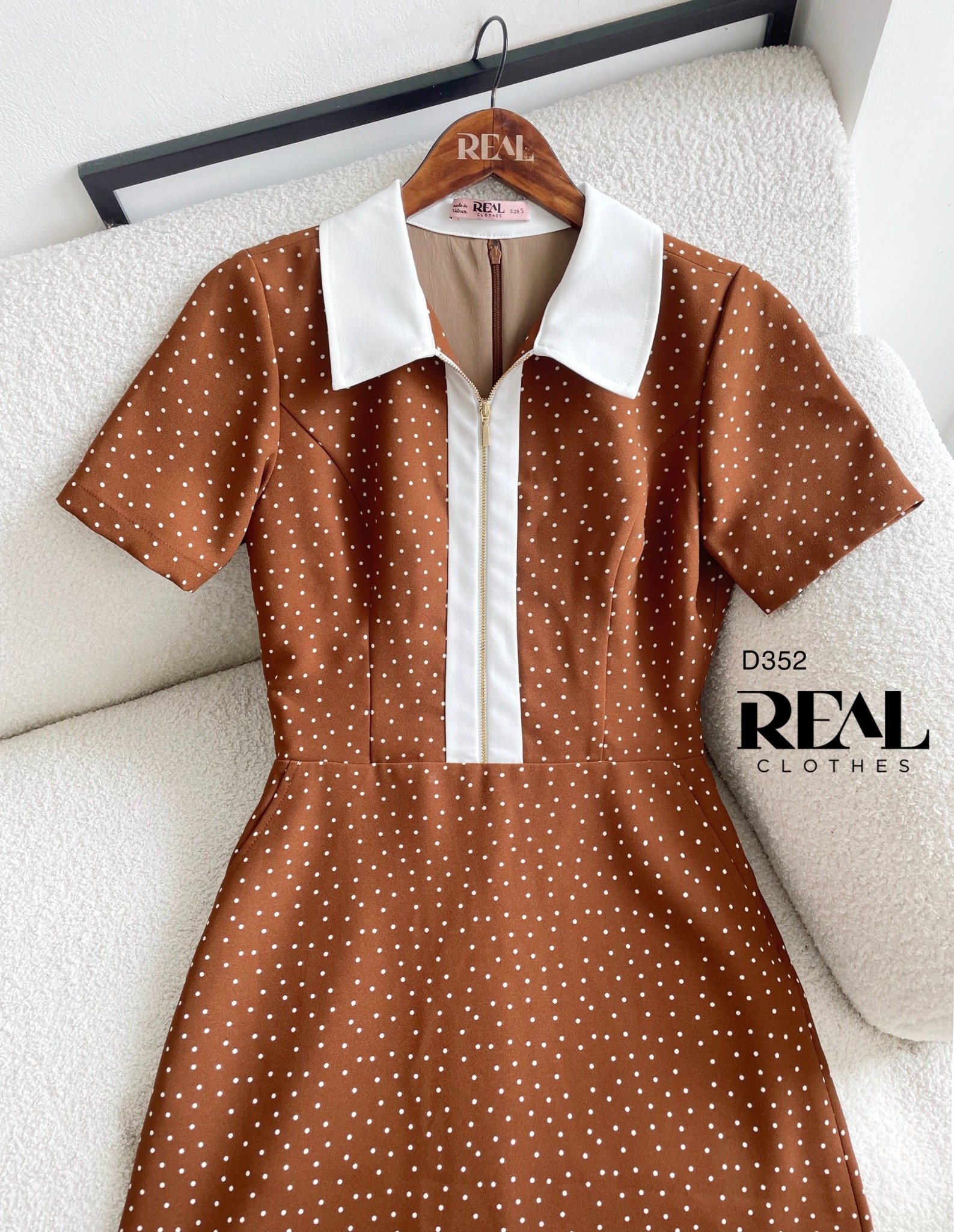 Đầm zipper chấm bi nâu SALE