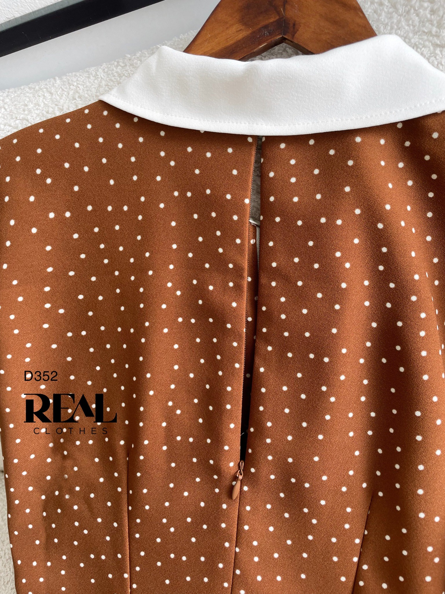 Đầm zipper chấm bi nâu SALE