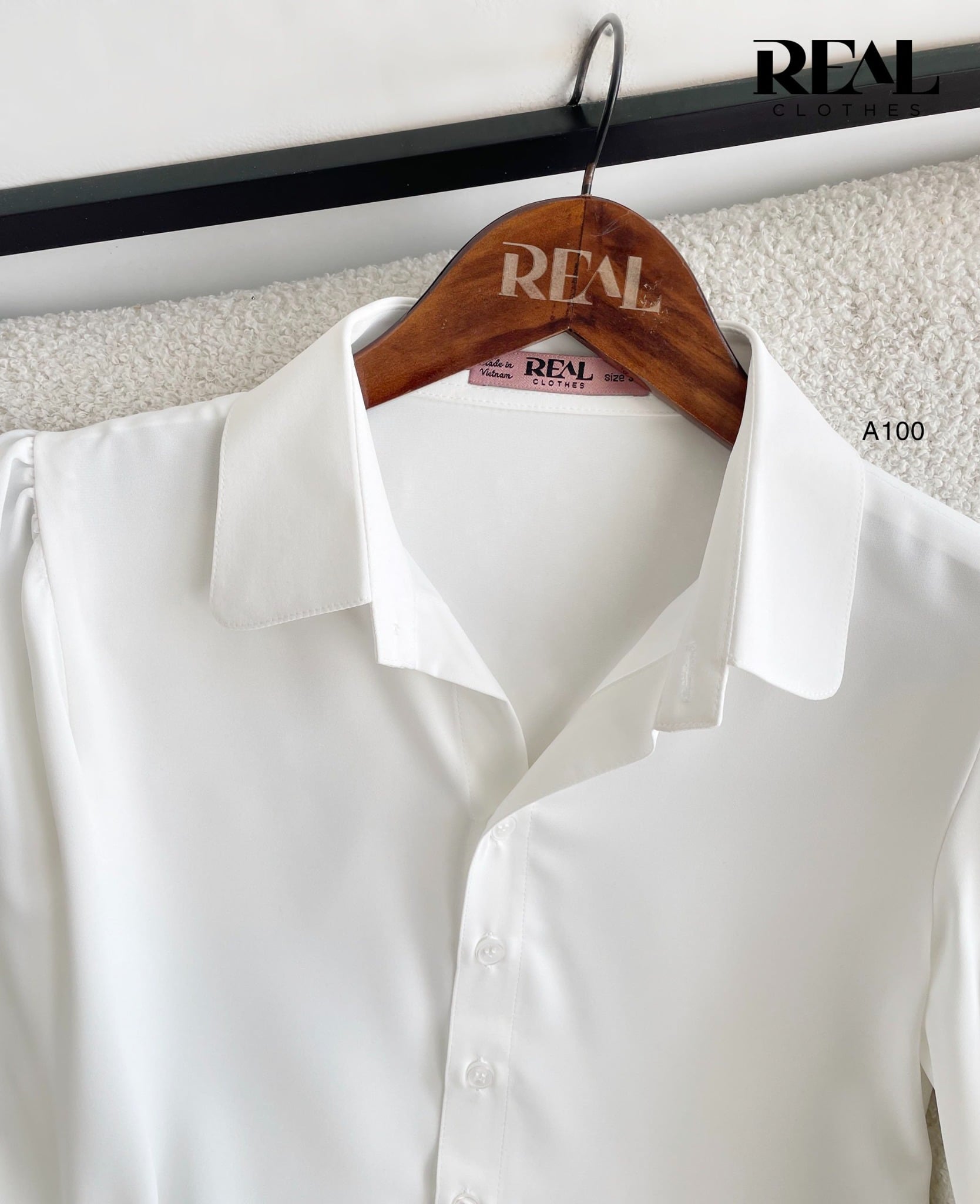 Sơ mi cổ nhọn trắng