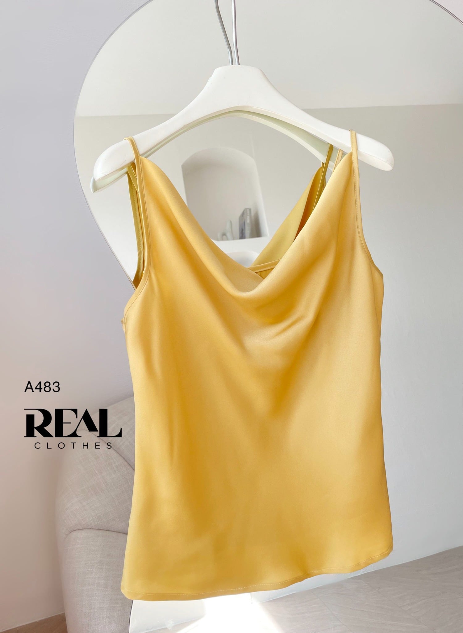 Áo cổ đổ vàng SALE - size XS