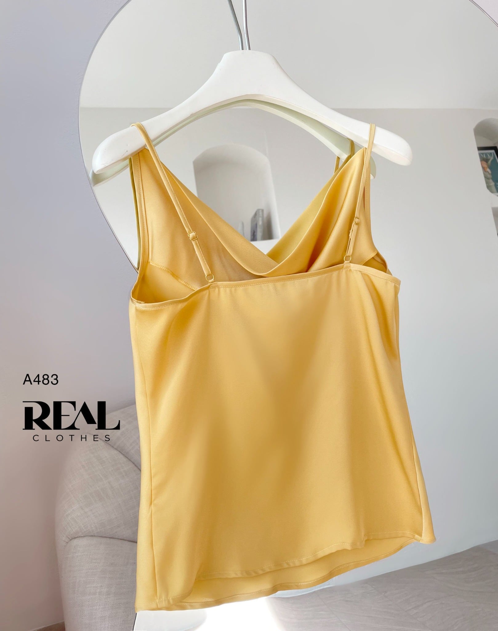 Áo cổ đổ vàng SALE - size XS