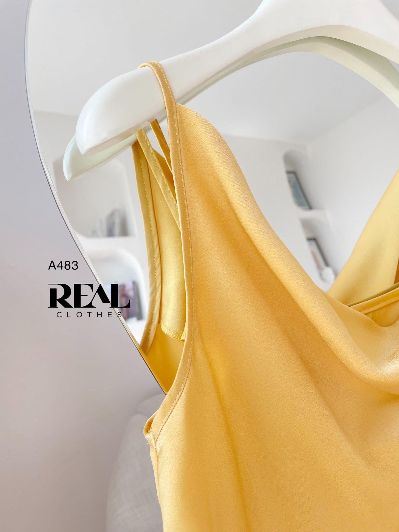 Áo cổ đổ vàng SALE - size XS