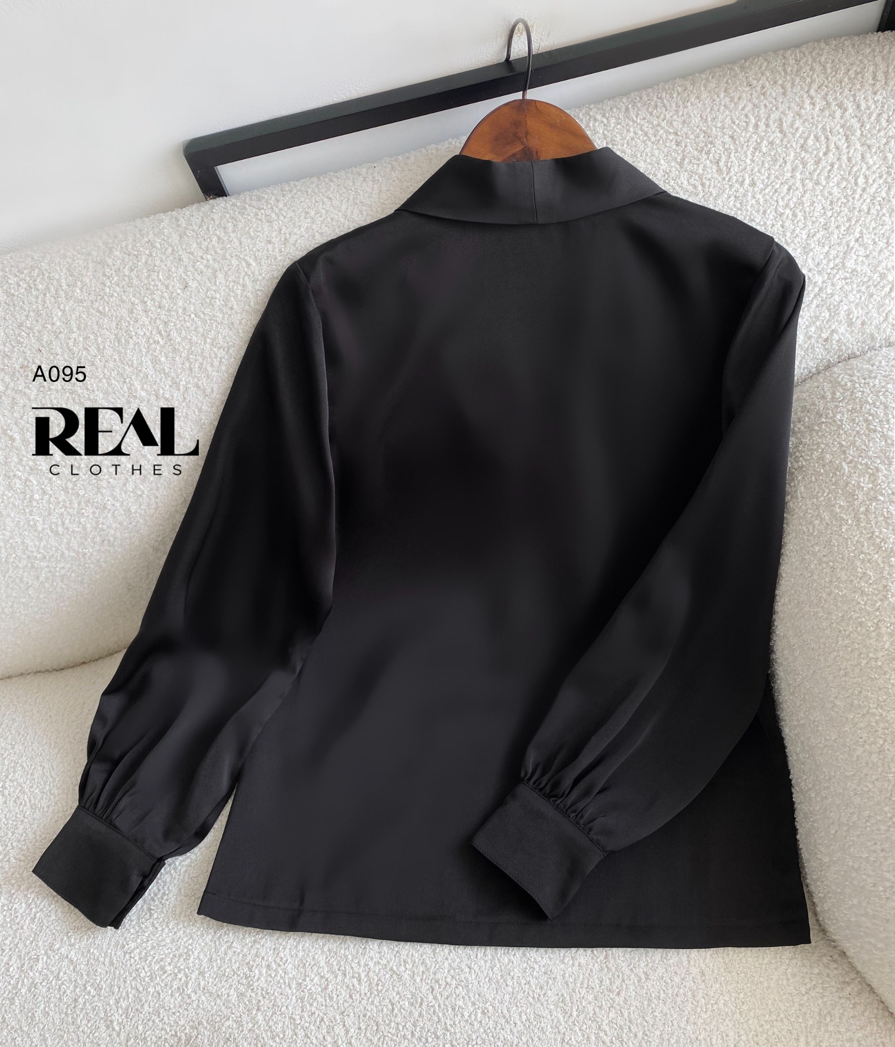 Áo Sarah lụa đen SALE