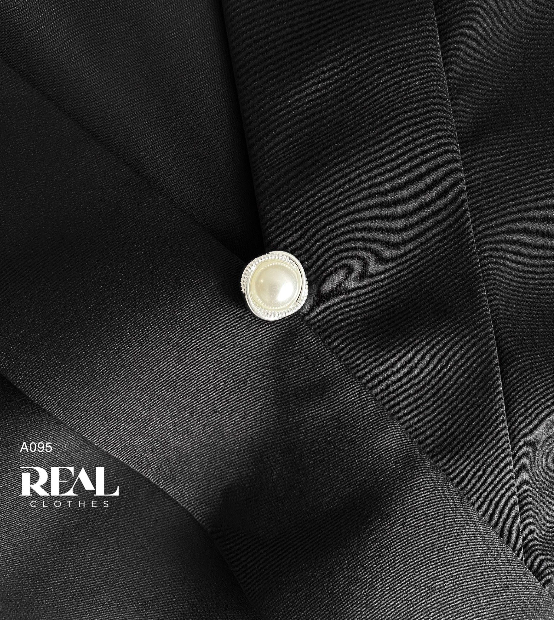 Áo Sarah lụa đen SALE