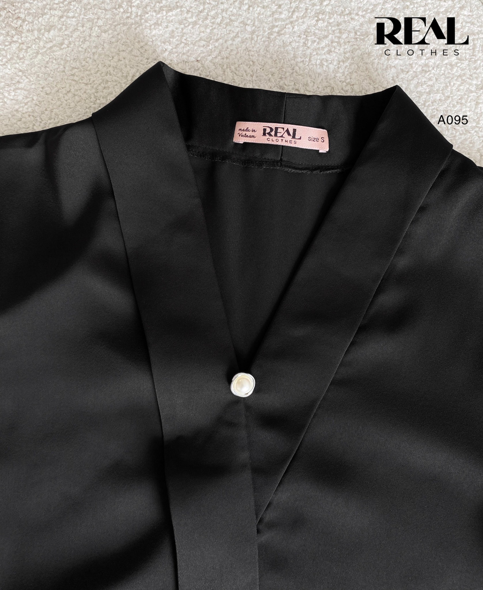 Áo Sarah lụa đen SALE