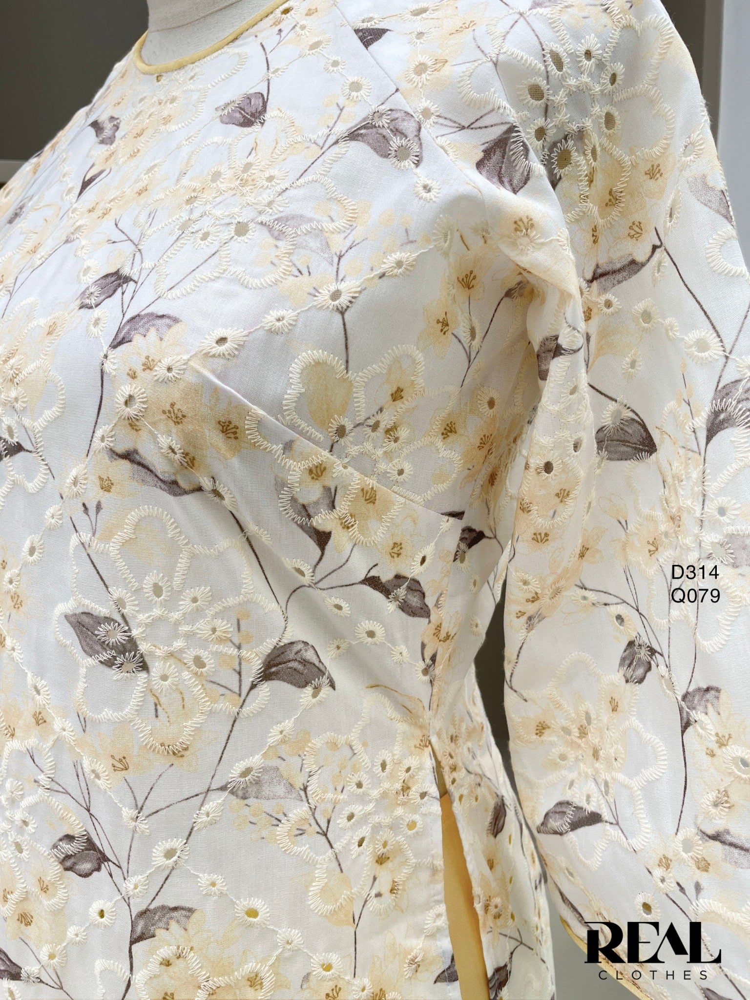 Áo dài cách tân thanh mai vàng