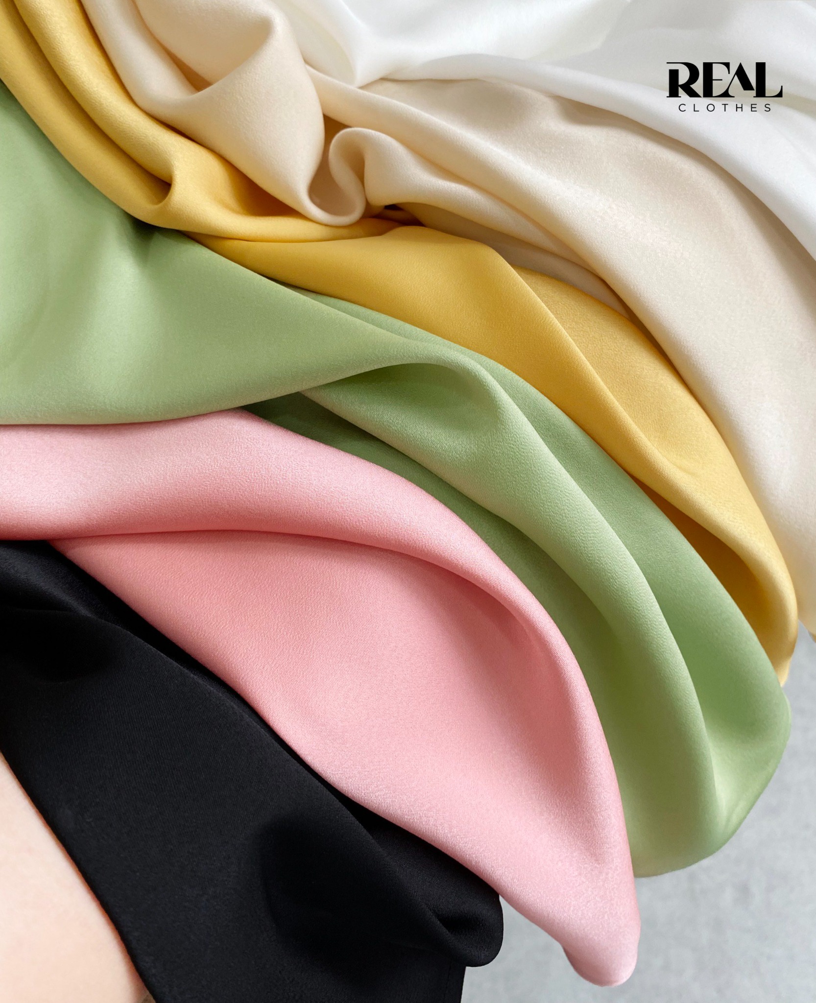 Áo cổ đổ vàng SALE - size XS