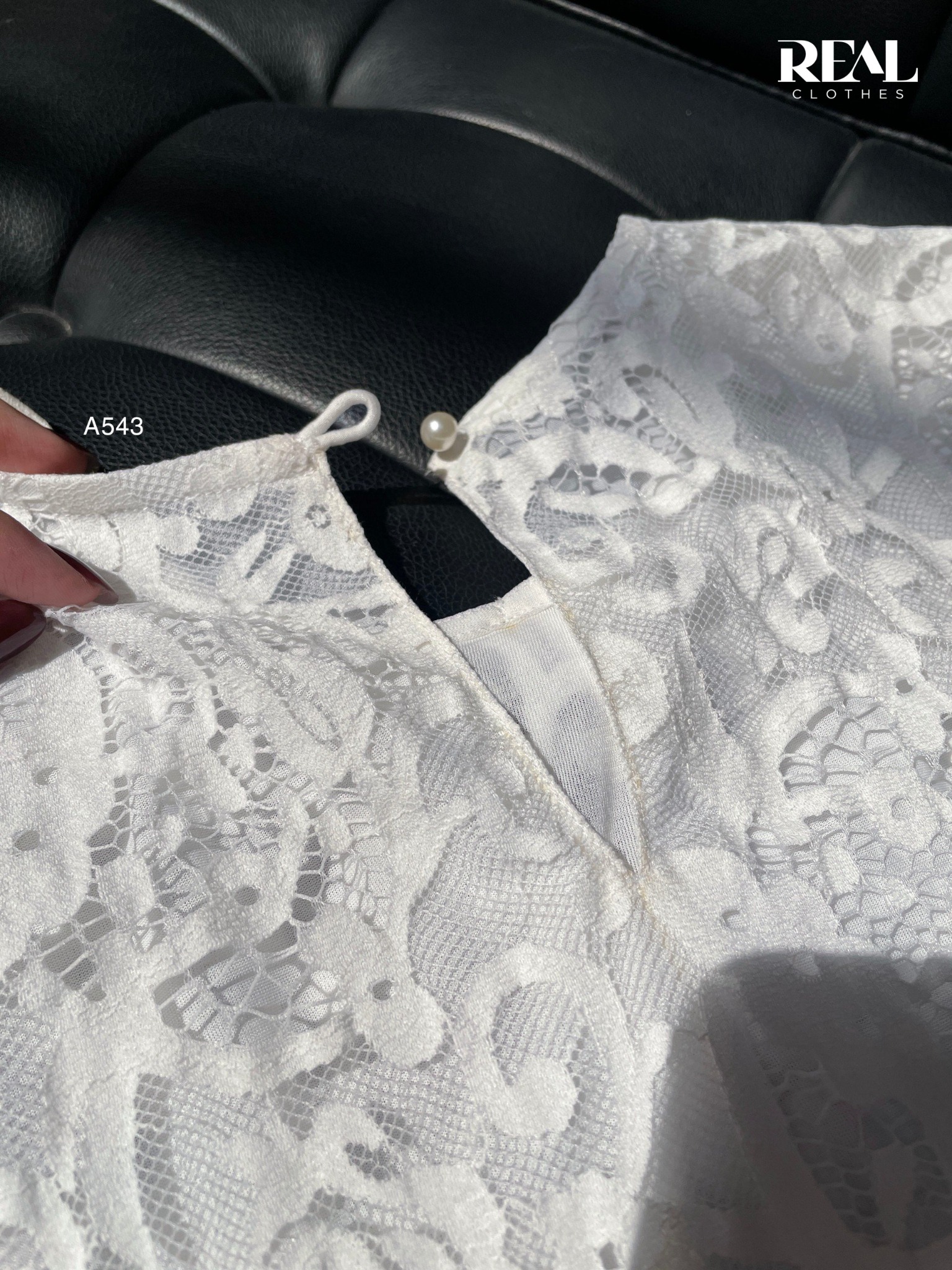 Áo ren nơ trắng FINAL SALE - size XS