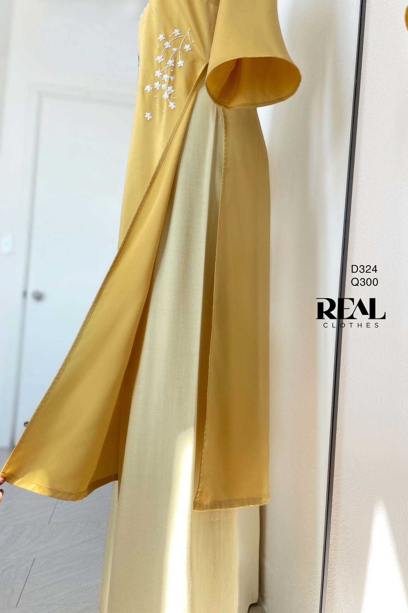 Áo dài cách tân vivi vàng
